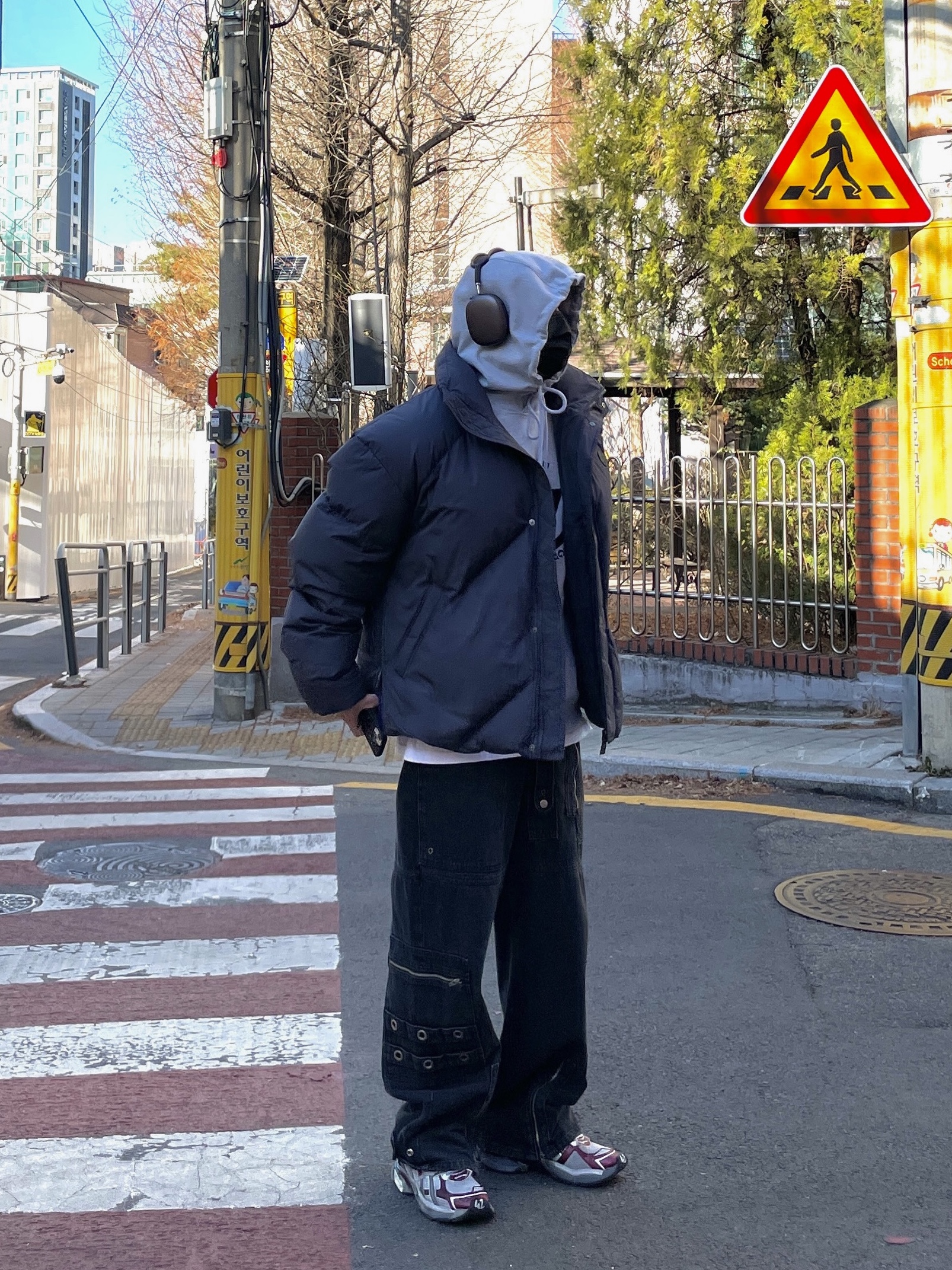 Apple AirPods Max Lightning Space Gray (Korean Ver.), Zara x Ader Error Oversize Puffer Jacket Grey 착용 스타일 - 1