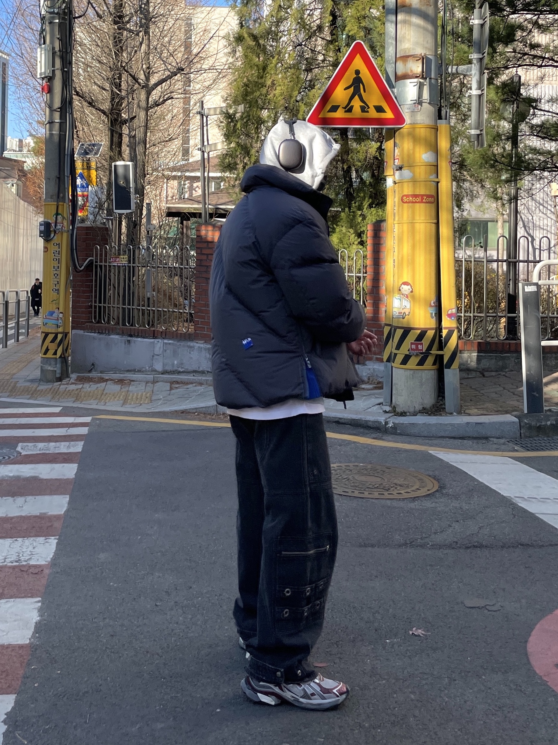 Apple AirPods Max Lightning Space Gray (Korean Ver.), Zara x Ader Error Oversize Puffer Jacket Grey 착용 스타일 - 2