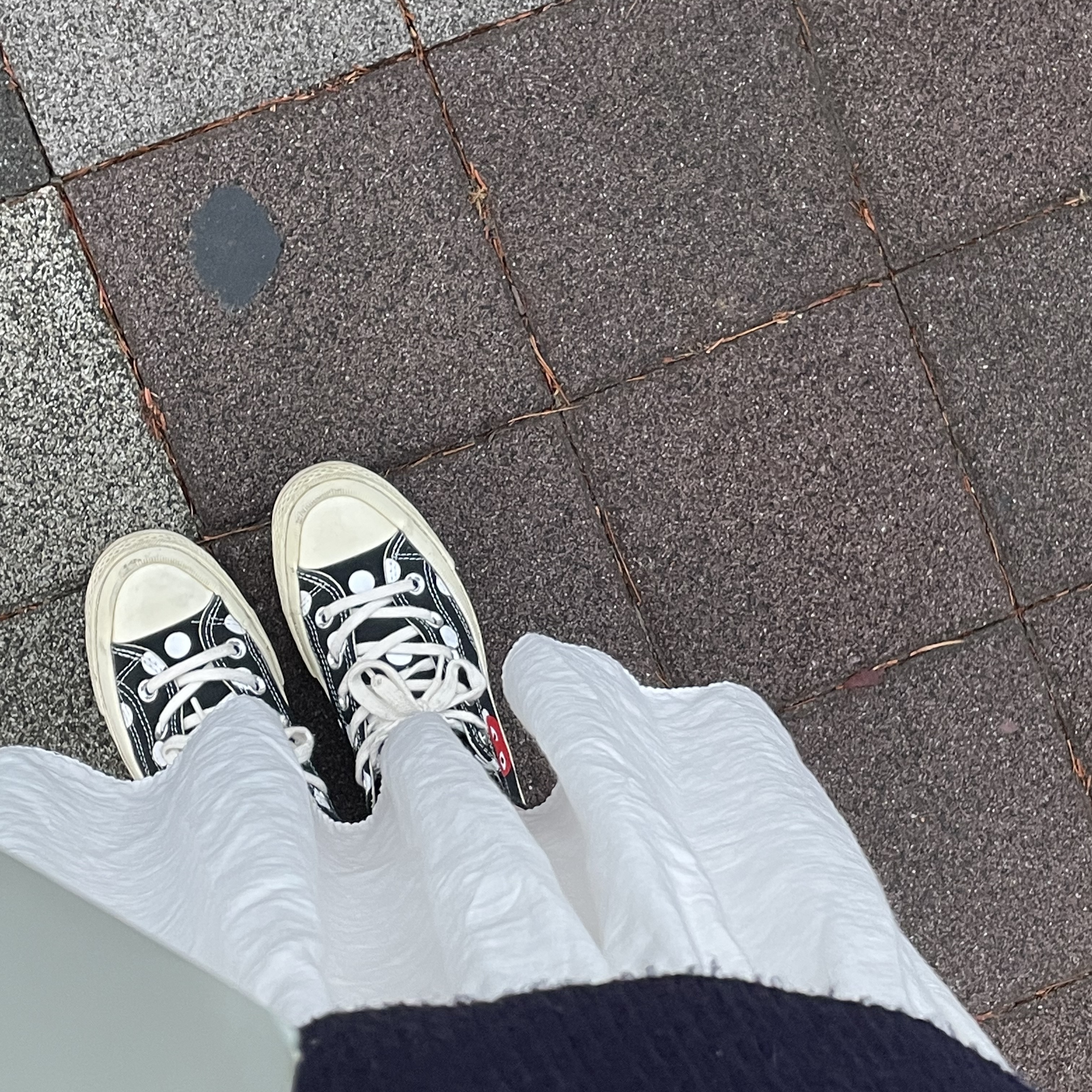 Converse x Play Comme des Garcons Chuck 70 Ox Polka Dot Black 착용 스타일 - 1