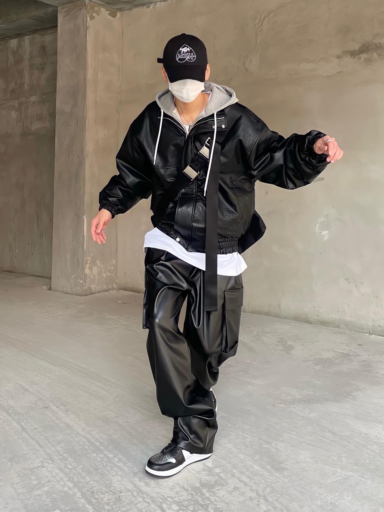 (W) Jordan 1 Retro High OG Silver Toe 착용 스타일 - 2