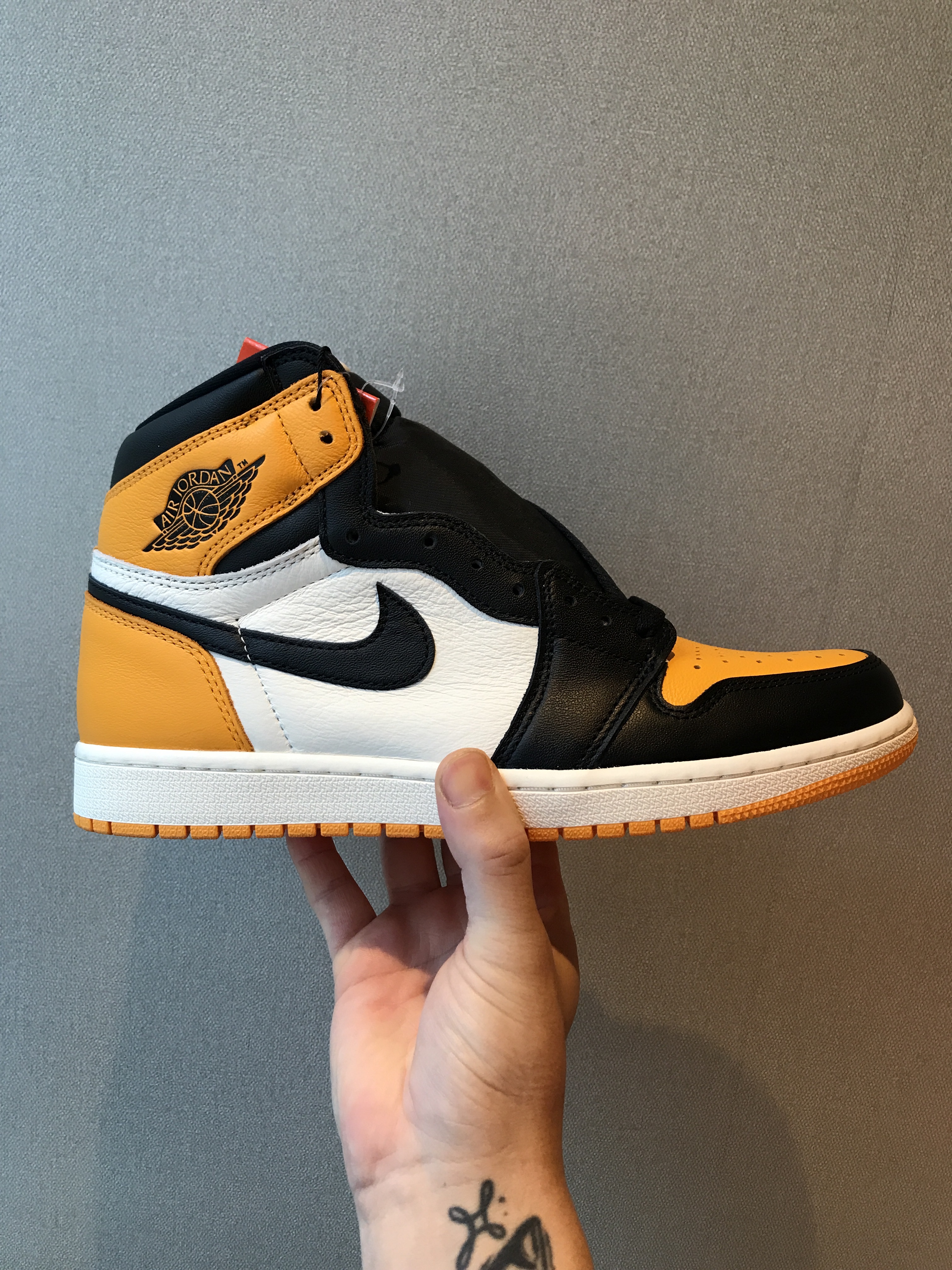 Jordan 1 Retro High OG Taxi 착용 스타일 - 1