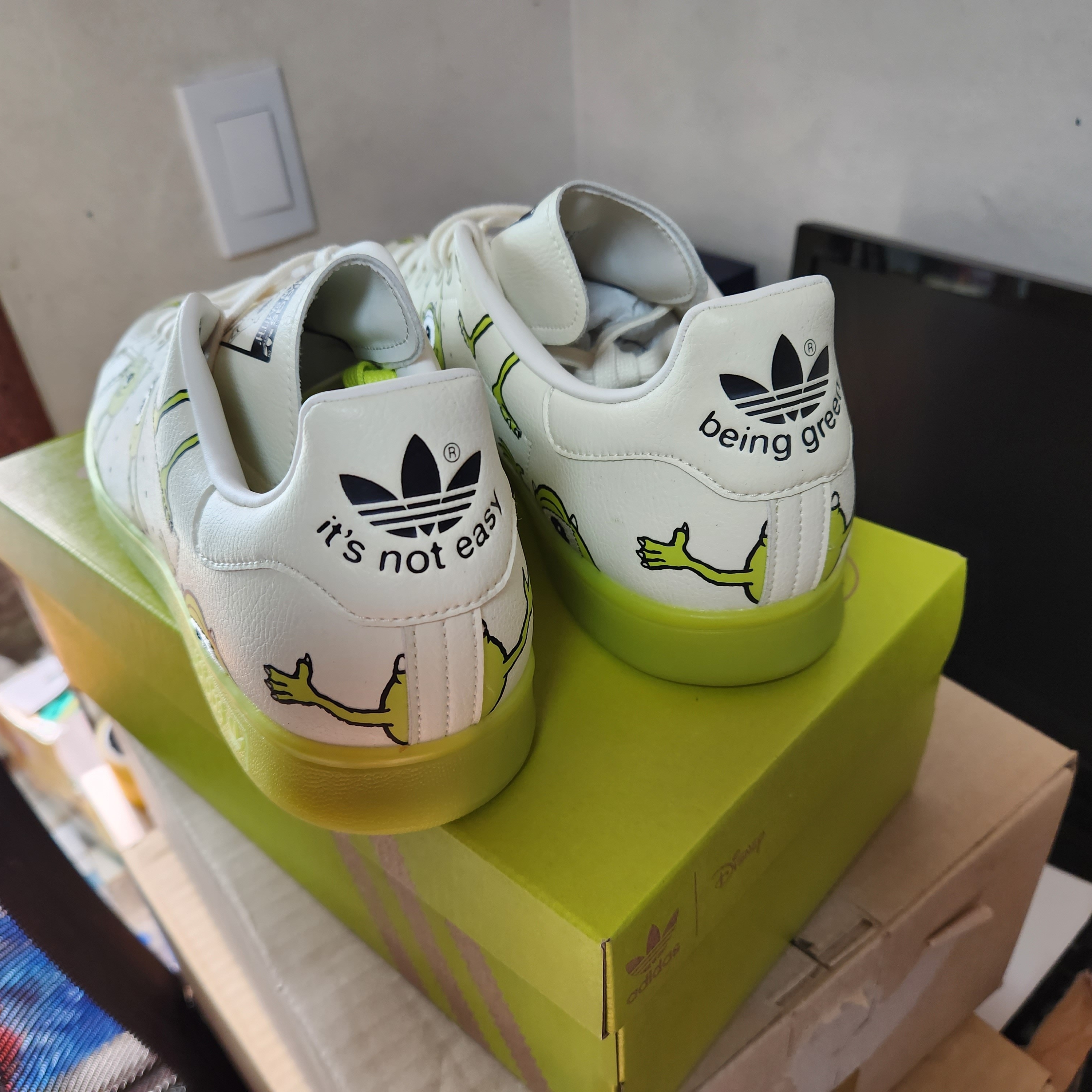 Adidas x Disney Monters, Inc. Stan Smith Mike Wazowki 착용 스타일 - 3