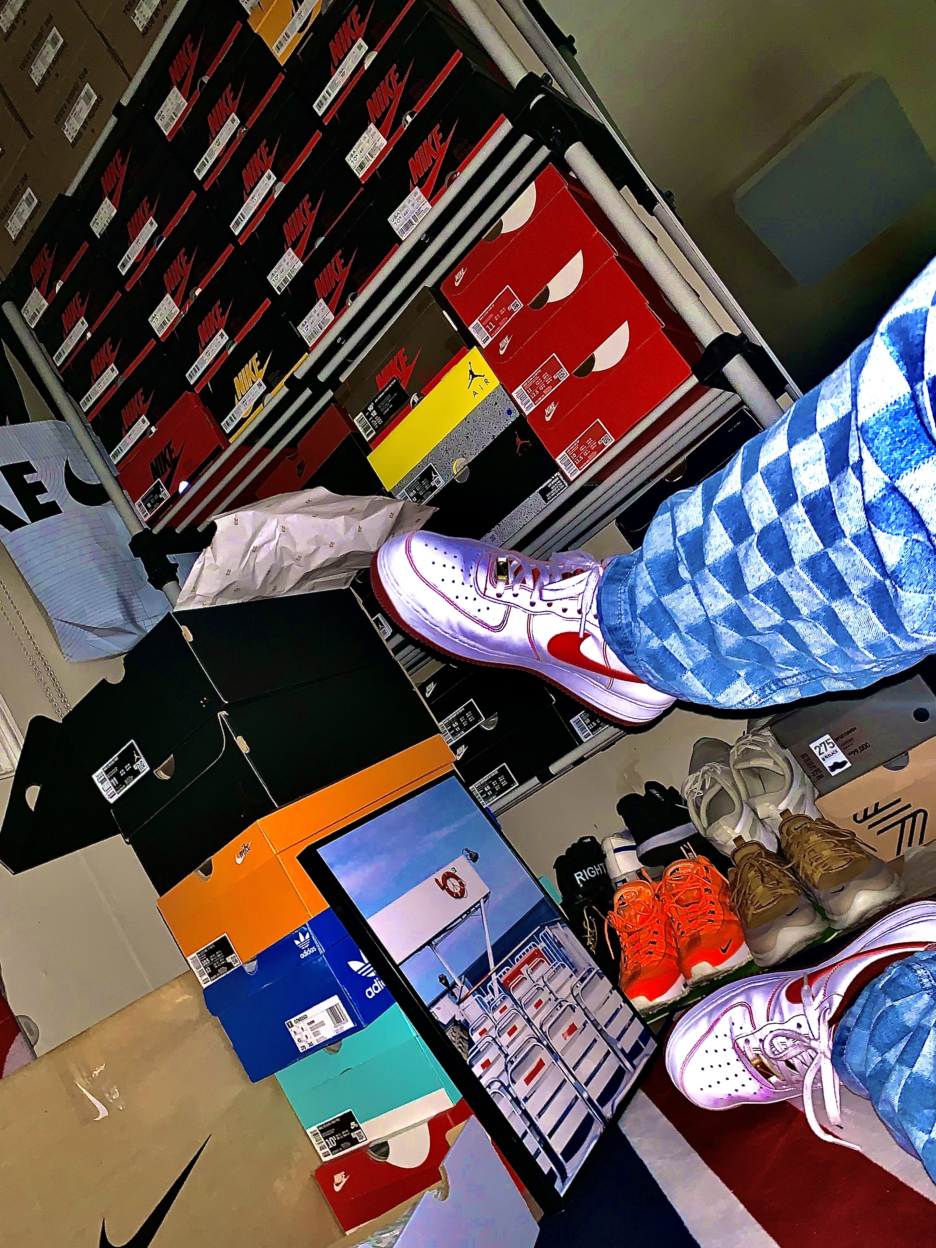Nike Air Force 1 '07 First Use White Team Red 착용 스타일