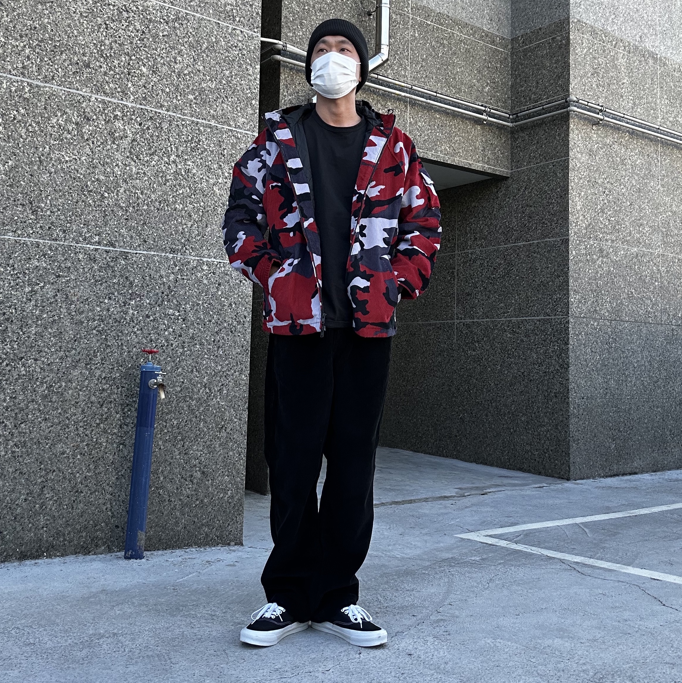 Supreme x Nike Arc Corduroy Hooded Jacket Red Camo - 22SS, Vans Vault OG Authentic LX Black 착용 스타일 - 1
