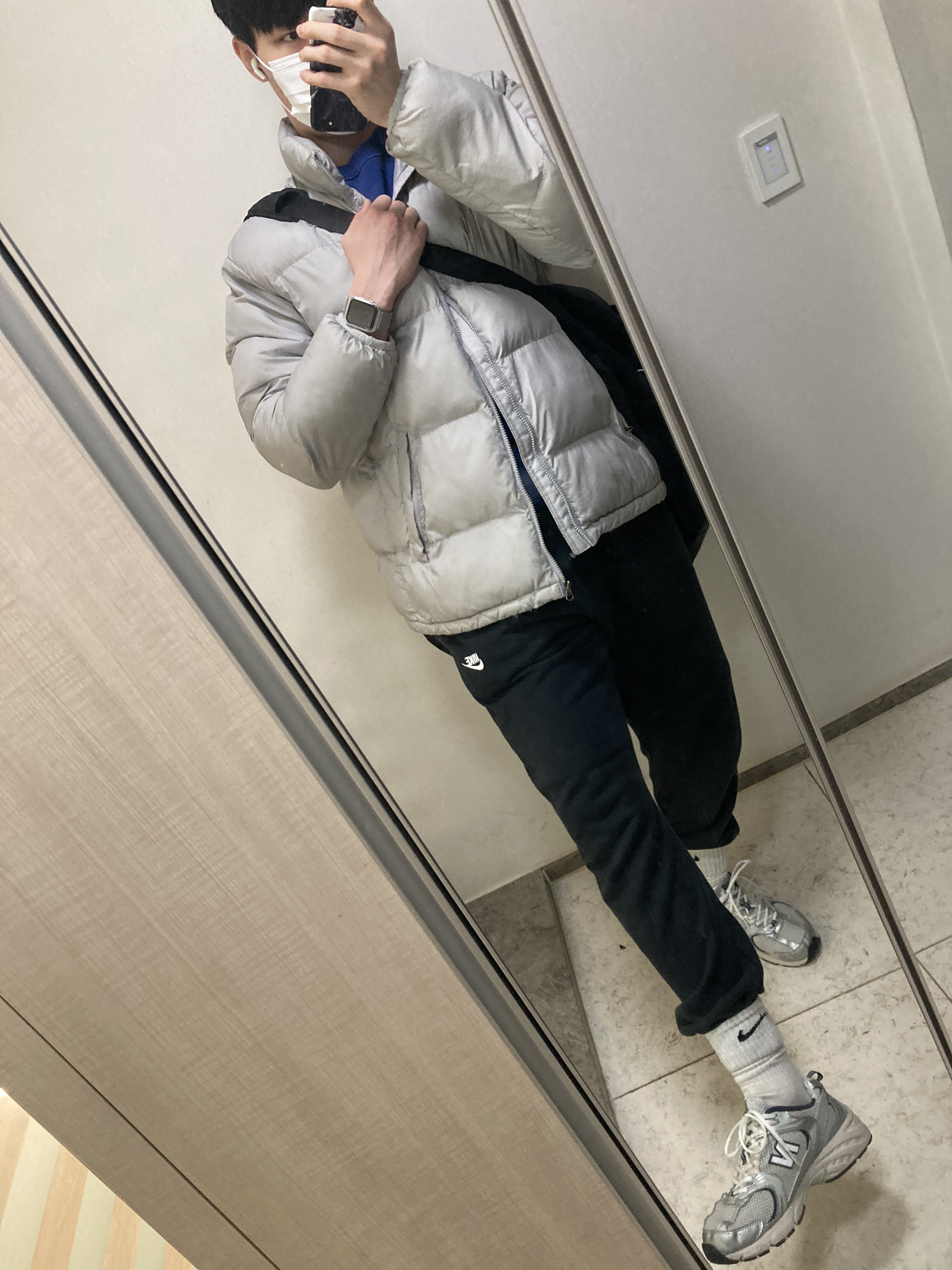 Apple AirPods Pro with MagSafe Charging Case (Korean Ver.), New Balance 530 Steel Grey 착용 스타일