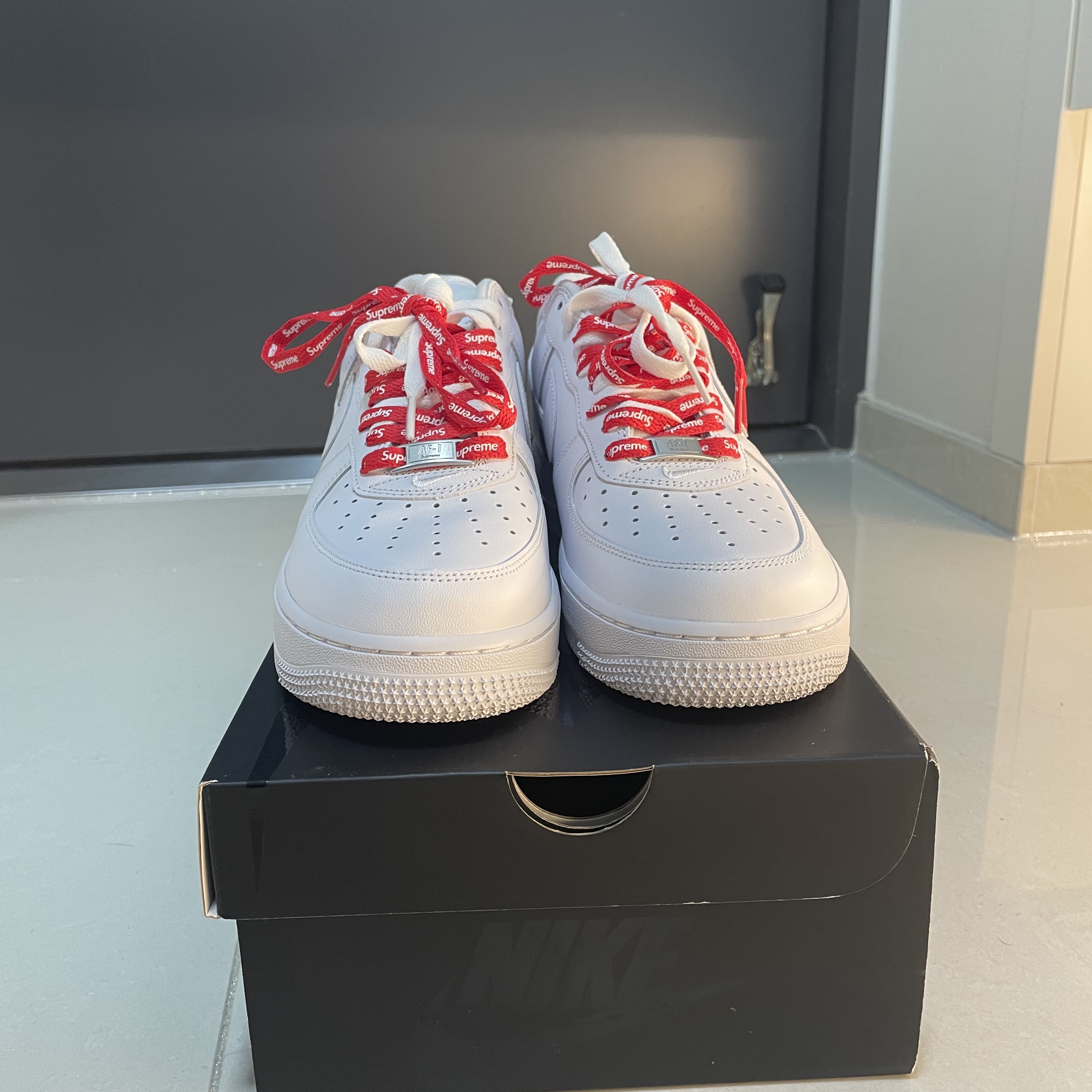 Nike x Supreme Air Force 1 Low White 착용 스타일 - 2