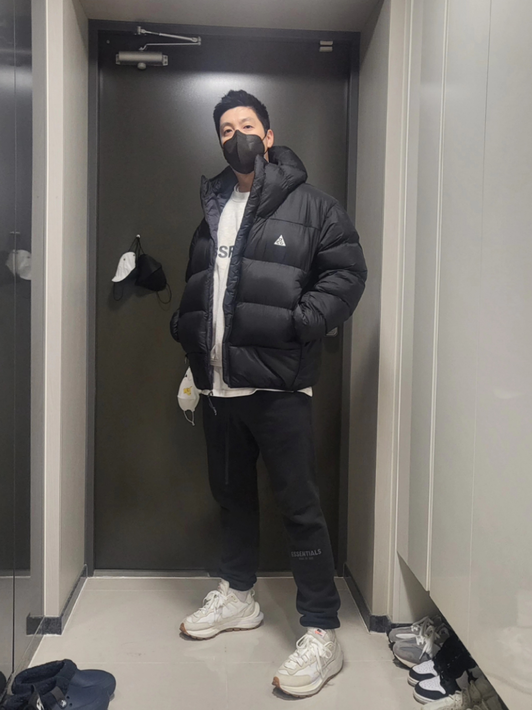 Nike ACG Therma-Fit ADV Lunar Lake Puffer Jacket Black - Asia, Nike x Sacai VaporWaffle White and Gum 착용 스타일