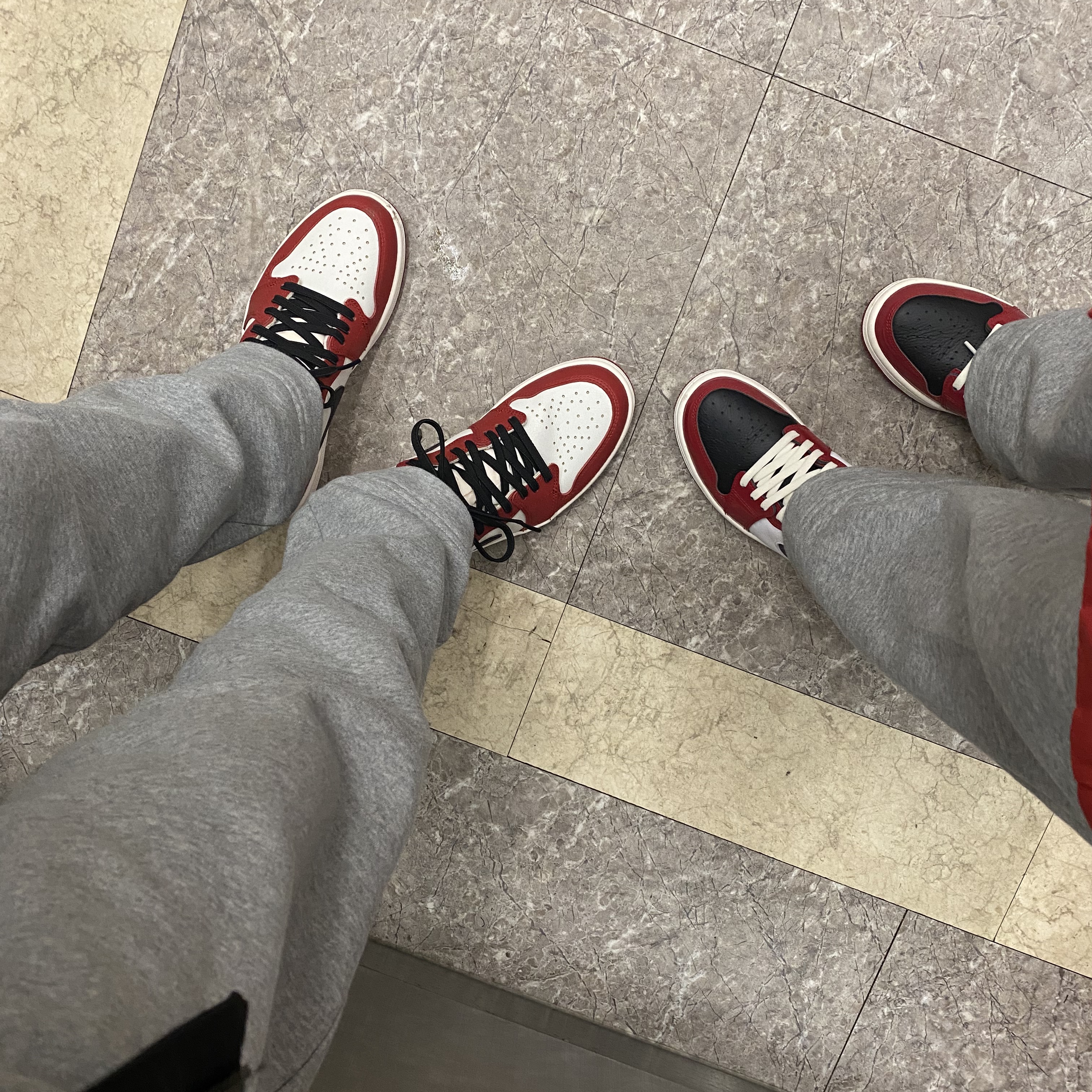 Jordan 1 Retro High OG Chicago 2022, (W) Jordan 1 Zoom Air CMFT Gym Red Black 착용 스타일