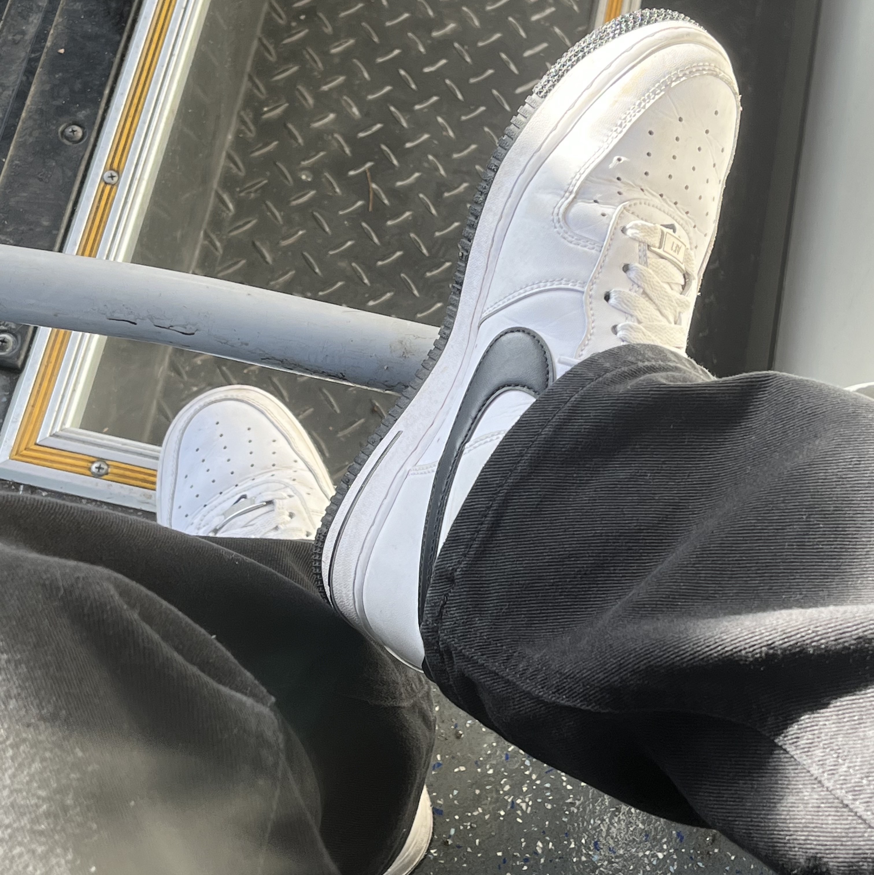 Nike Air Force 1 '07 White Black 착용 스타일