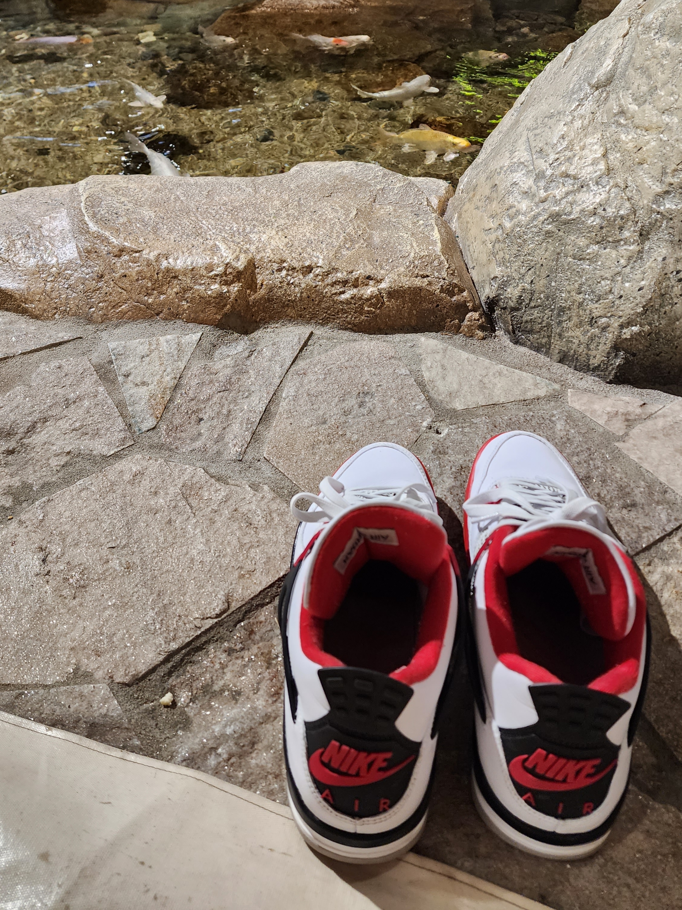 Jordan 4 Retro OG Fire Red 2020 착용 스타일 - 2