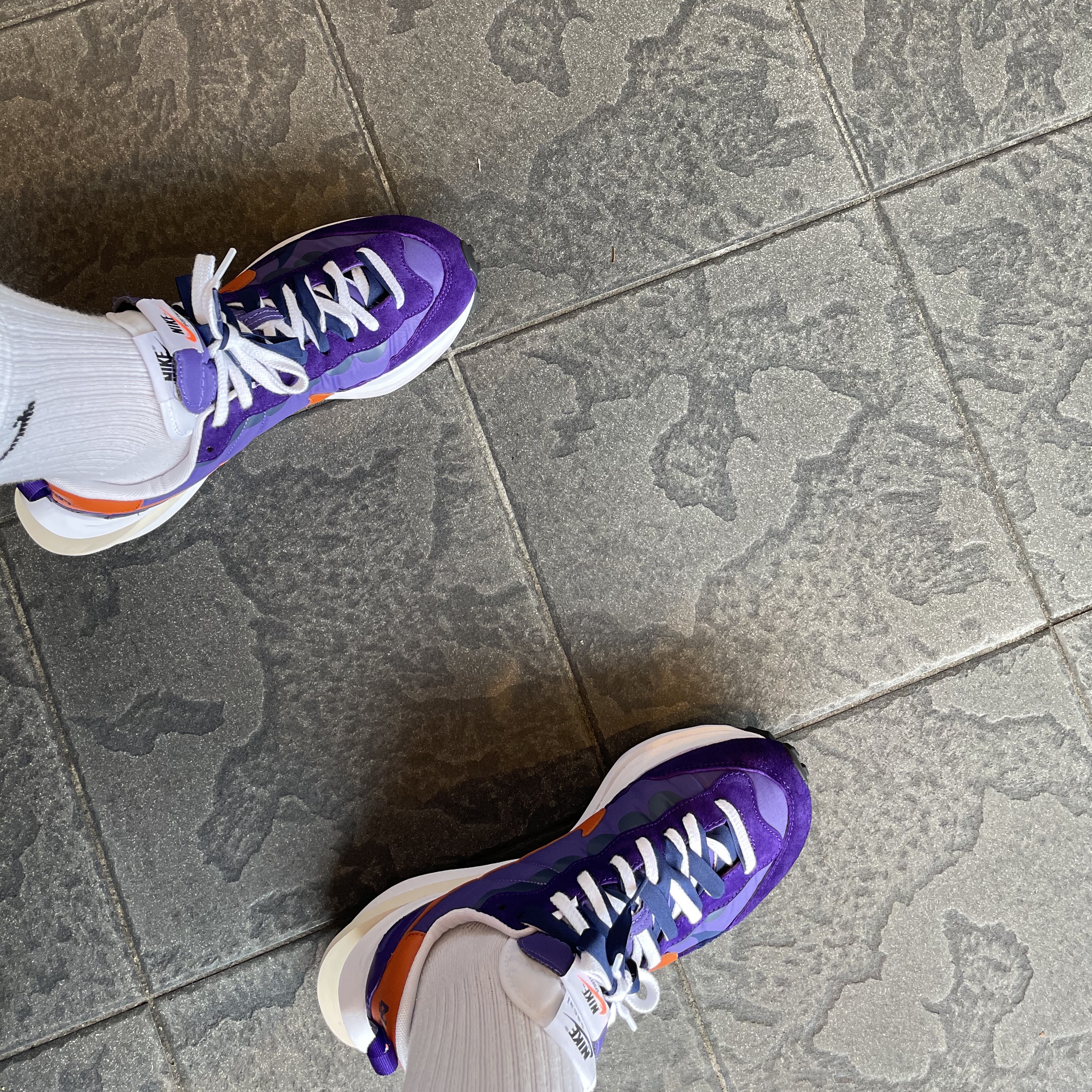 Nike x Sacai VaporWaffle Dark Iris 착용 스타일