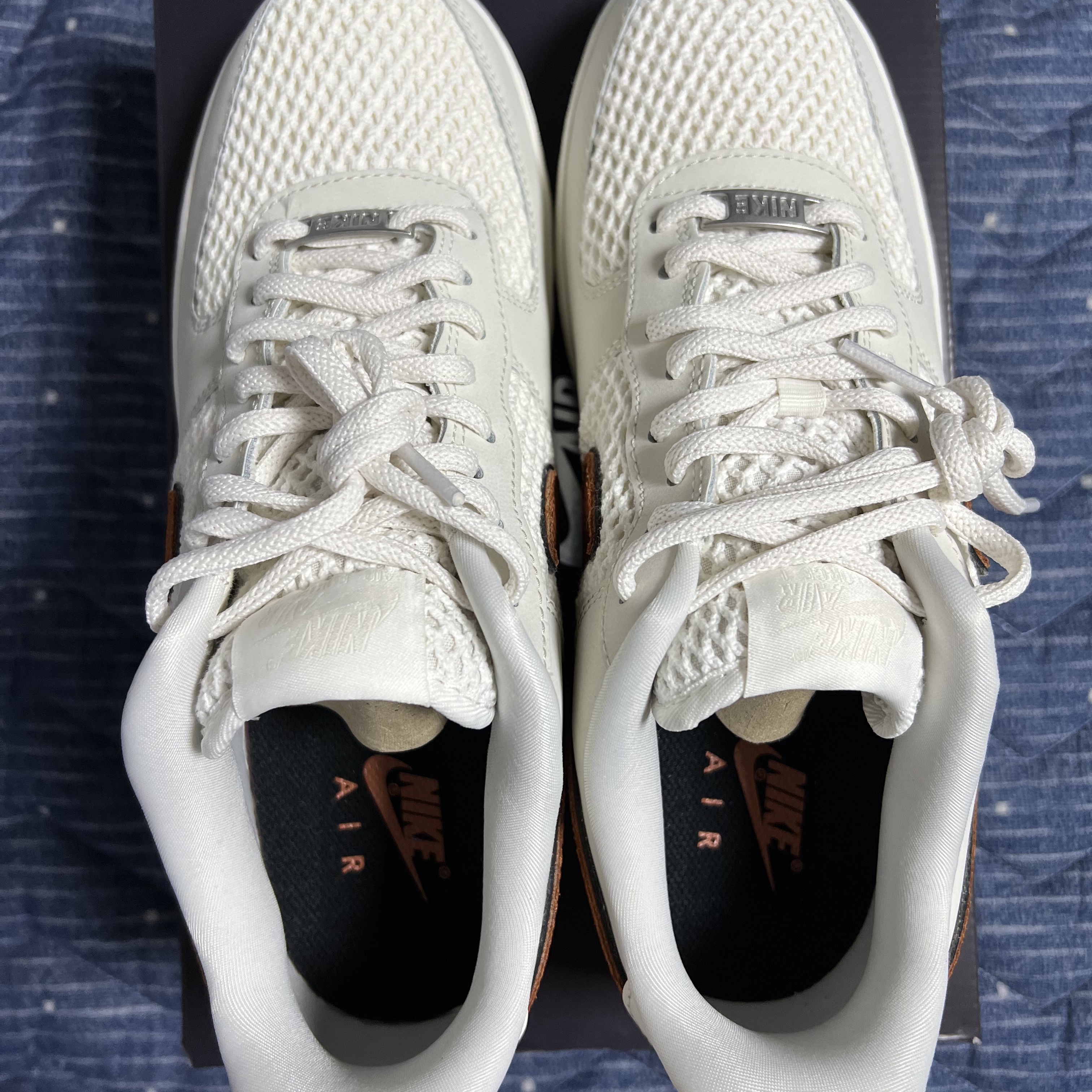 (W) Nike Air Force 1 '07 Sail Dark Russet 착용 스타일 - 1
