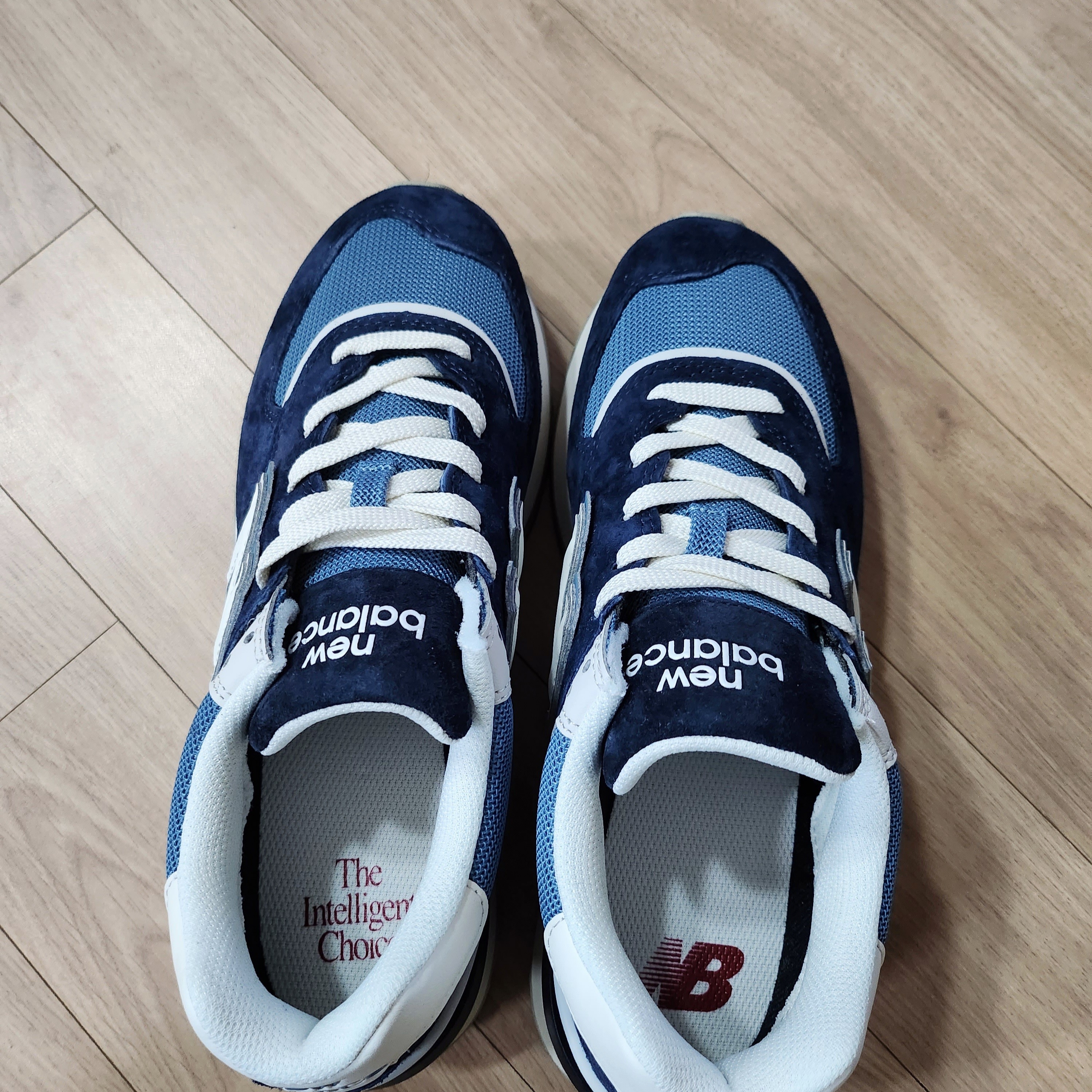 New Balance 574 Legacy Navy Sea Salt 착용 스타일 - 2