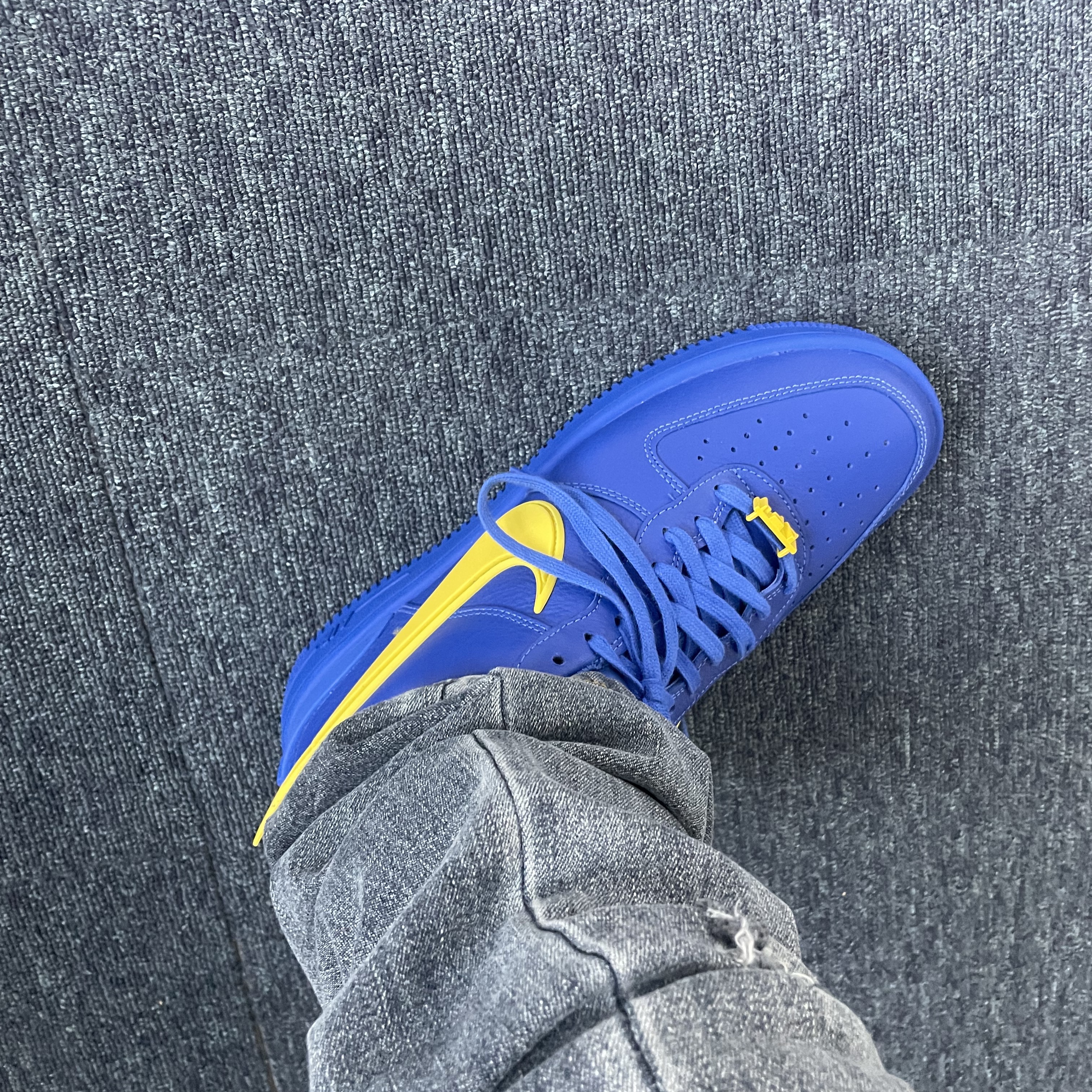Nike x Ambush Air Force 1 Low SP Game Royal and Vivid Sulfur 착용 스타일