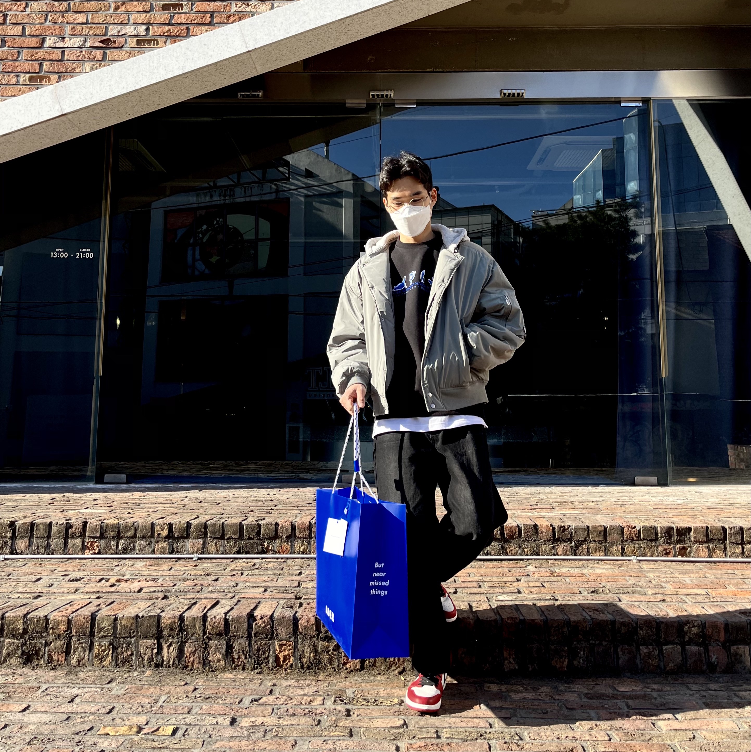 Maison Kitsune x Ader Error Yoga Blue Fox Sweatshirt Black, Jordan 1 Retro High OG Chicago 2022 착용 스타일
