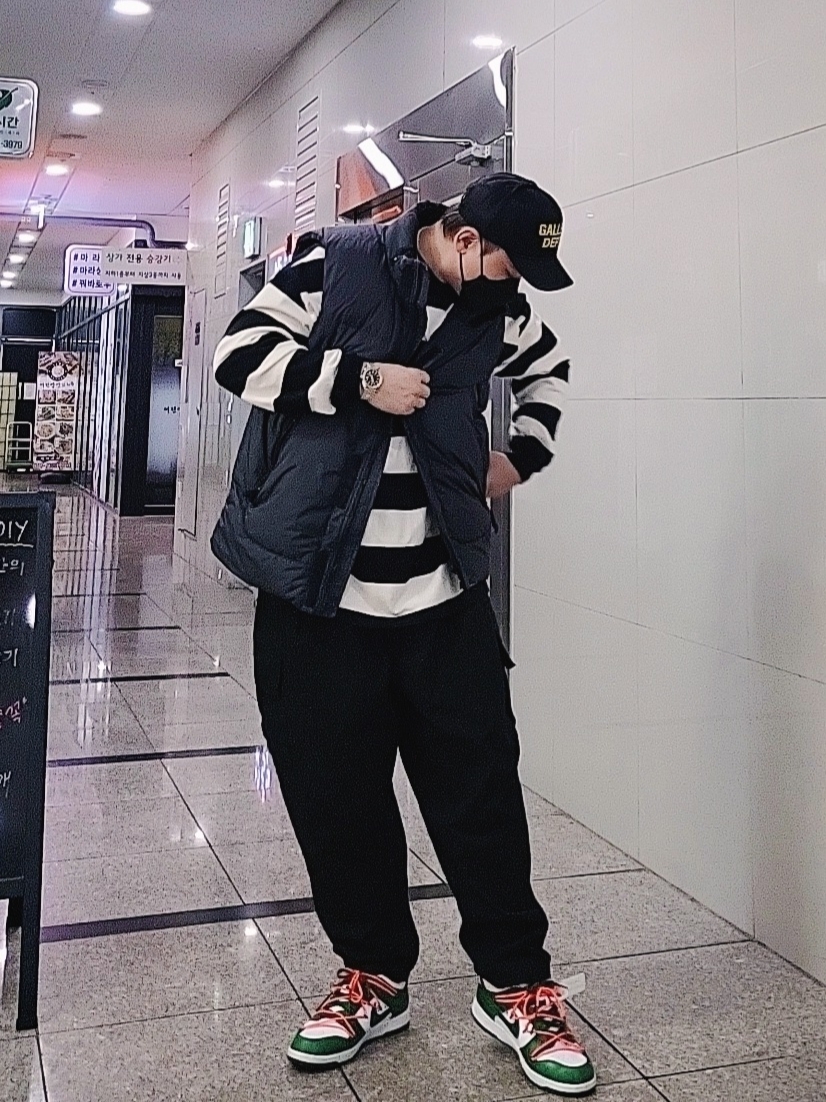 Gallery Dept. GD Trucker Cap Black, Nike x Off-White Dunk Low Pine Green 착용 스타일 - 1