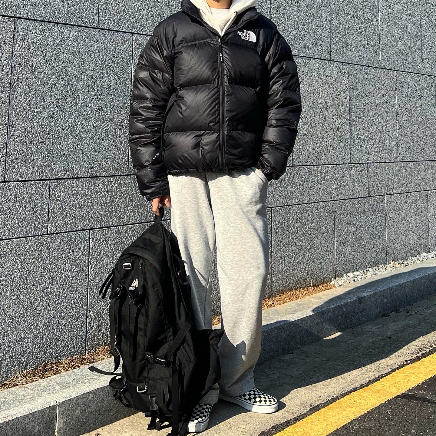 The North Face 1996 Eco Nuptse Jacket Black, Vans Slip-On Checkerboard 착용 스타일 - 1