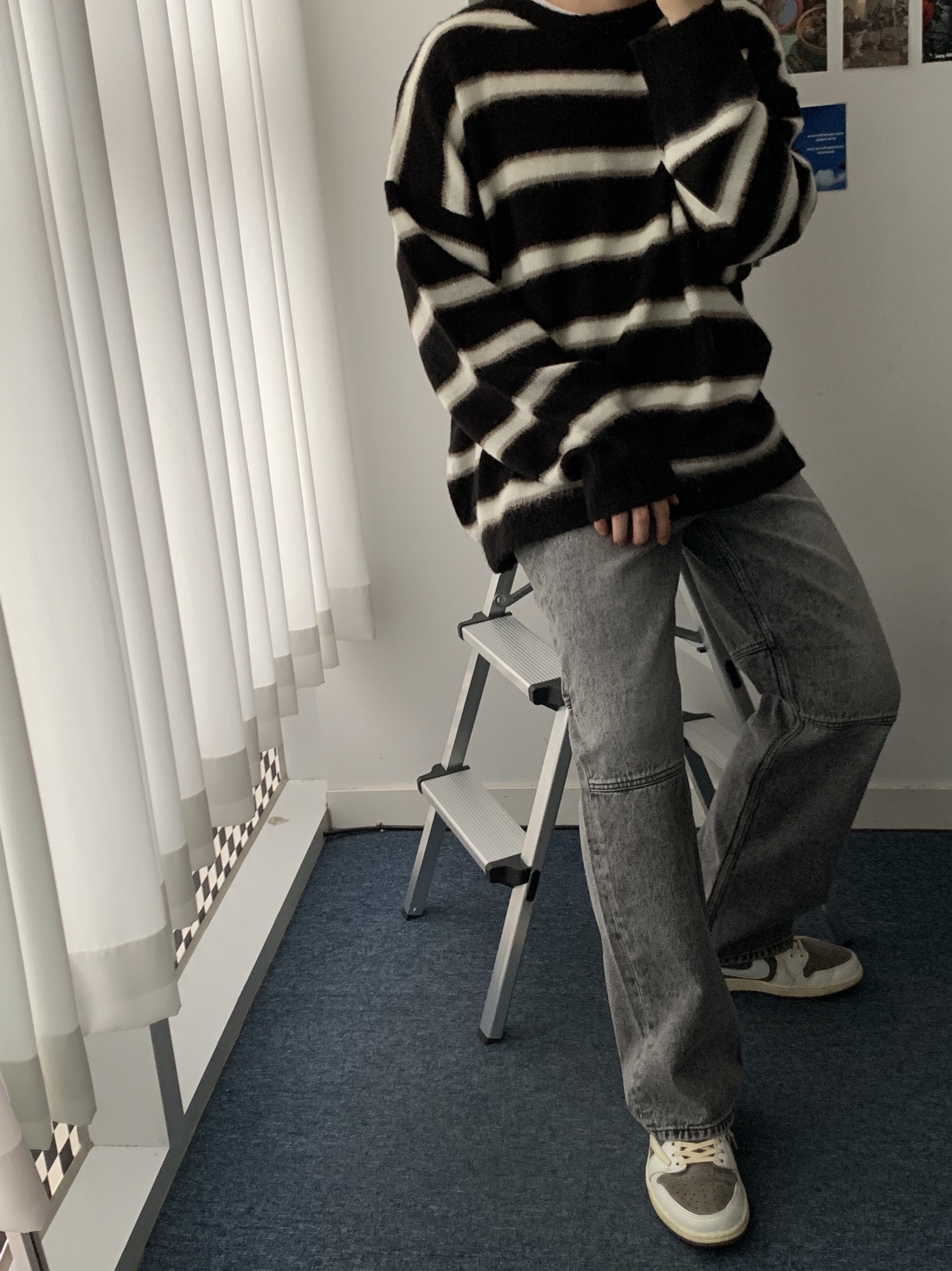 Jordan 1 x Travis Scott Retro Low OG SP Sail and Ridgerock 착용 스타일 - 2