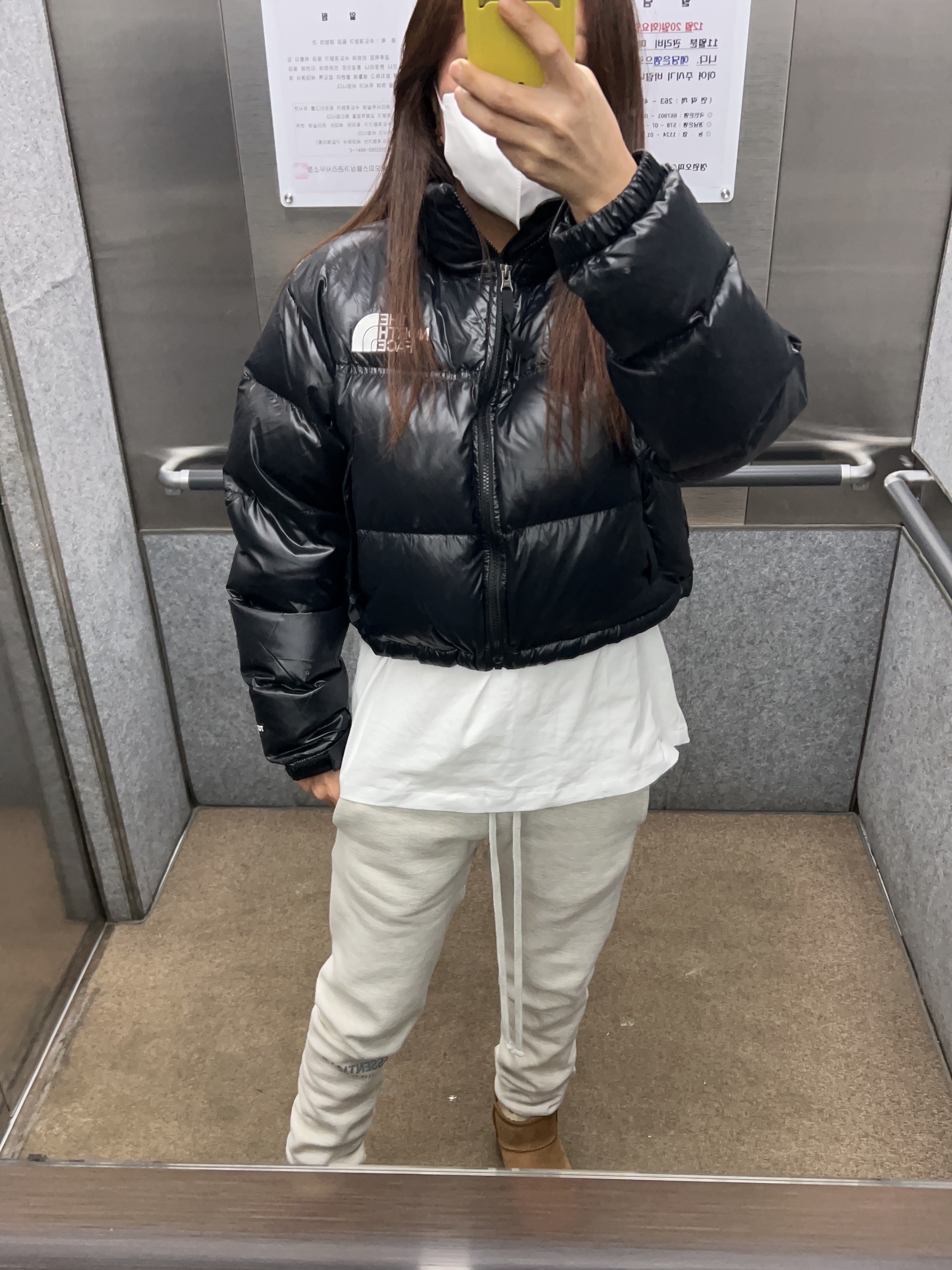 (W) The North Face Nuptse Short Jacket TNF Black, Essentials The Core Collection Sweatpants Light Oatmeal 착용 스타일