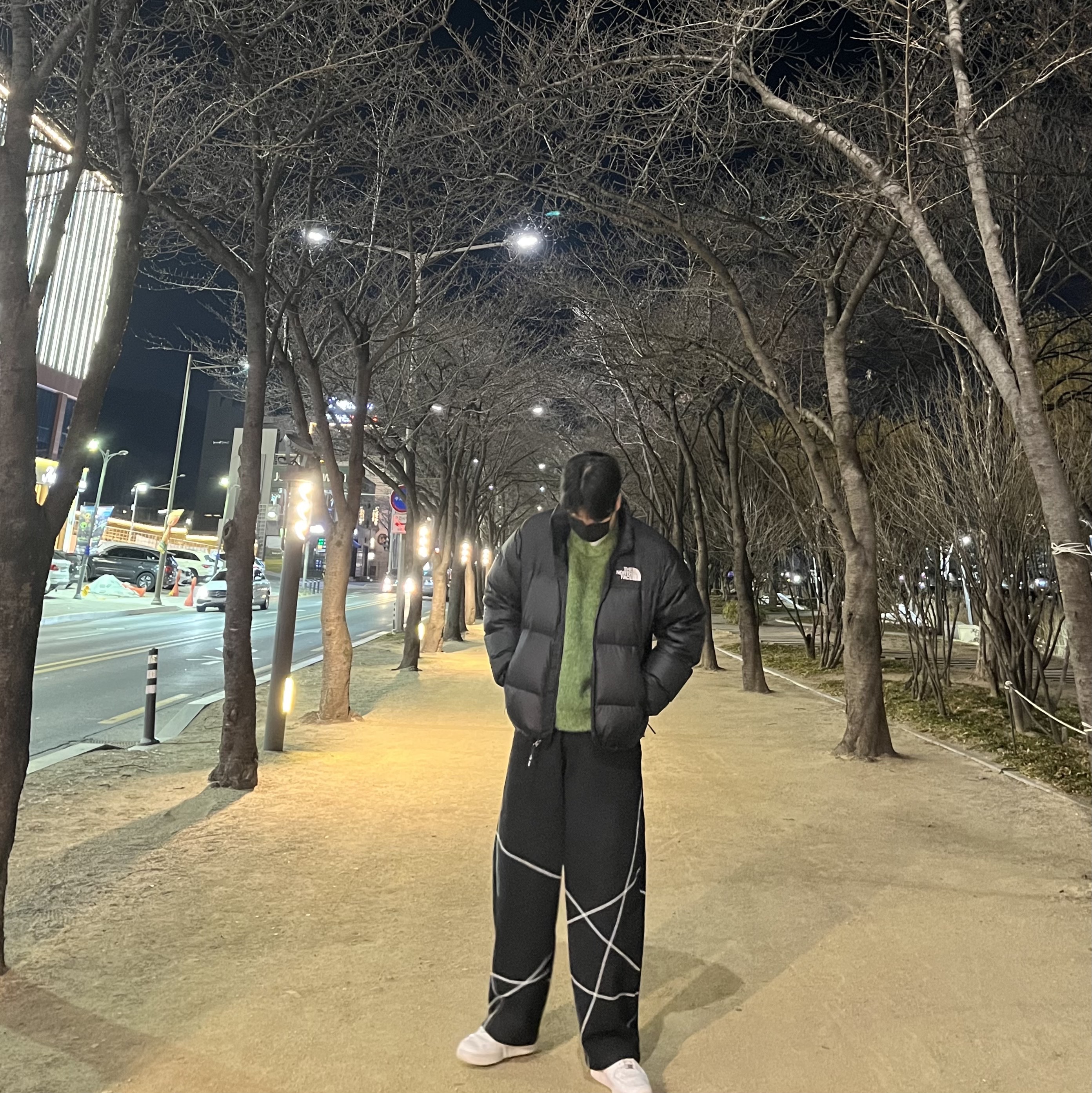 The North Face 1996 Eco Nuptse Jacket Black, Nike Air Force 1 '07 Low White 착용 스타일