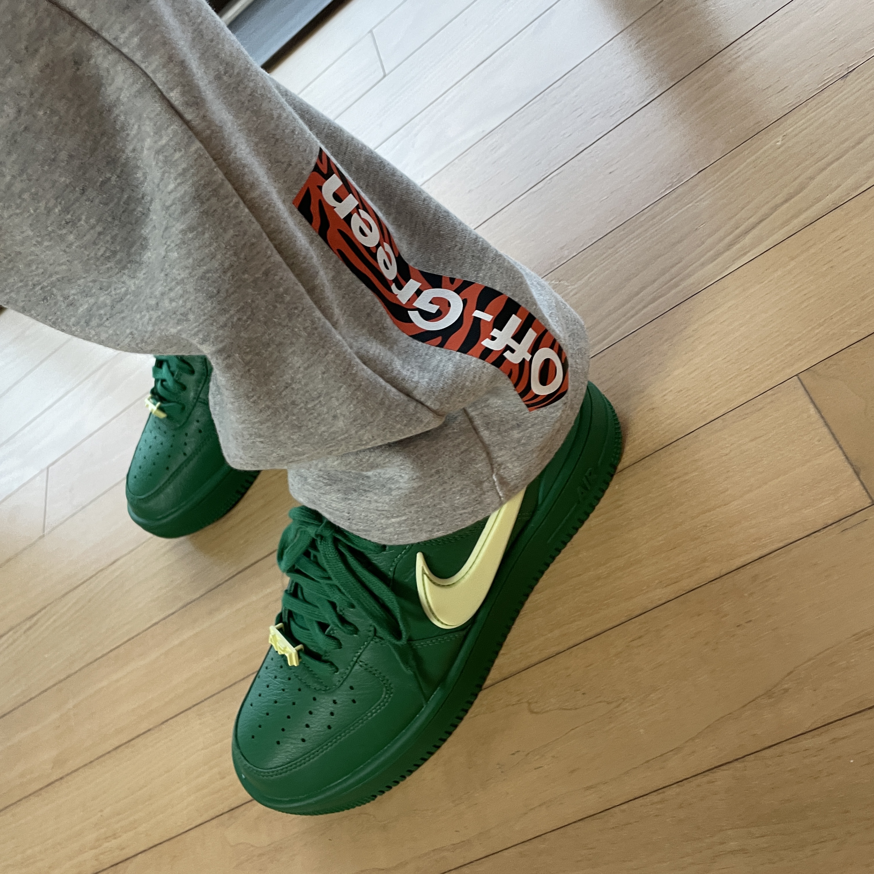 Nike x Ambush Air Force 1 Low SP Pine Green and Citron 착용 스타일 - 2