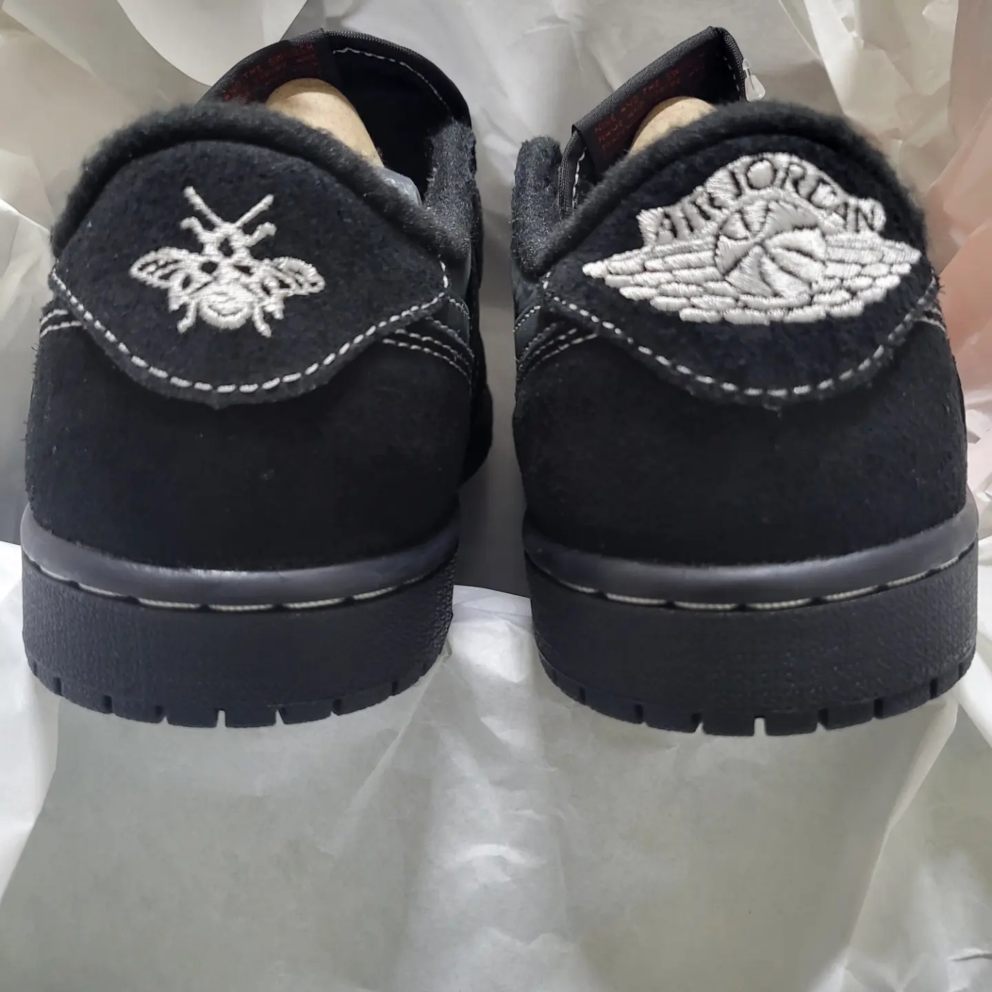 Jordan 1 x Travis Scott Retro Low OG SP Black Phantom 착용 스타일 - 3