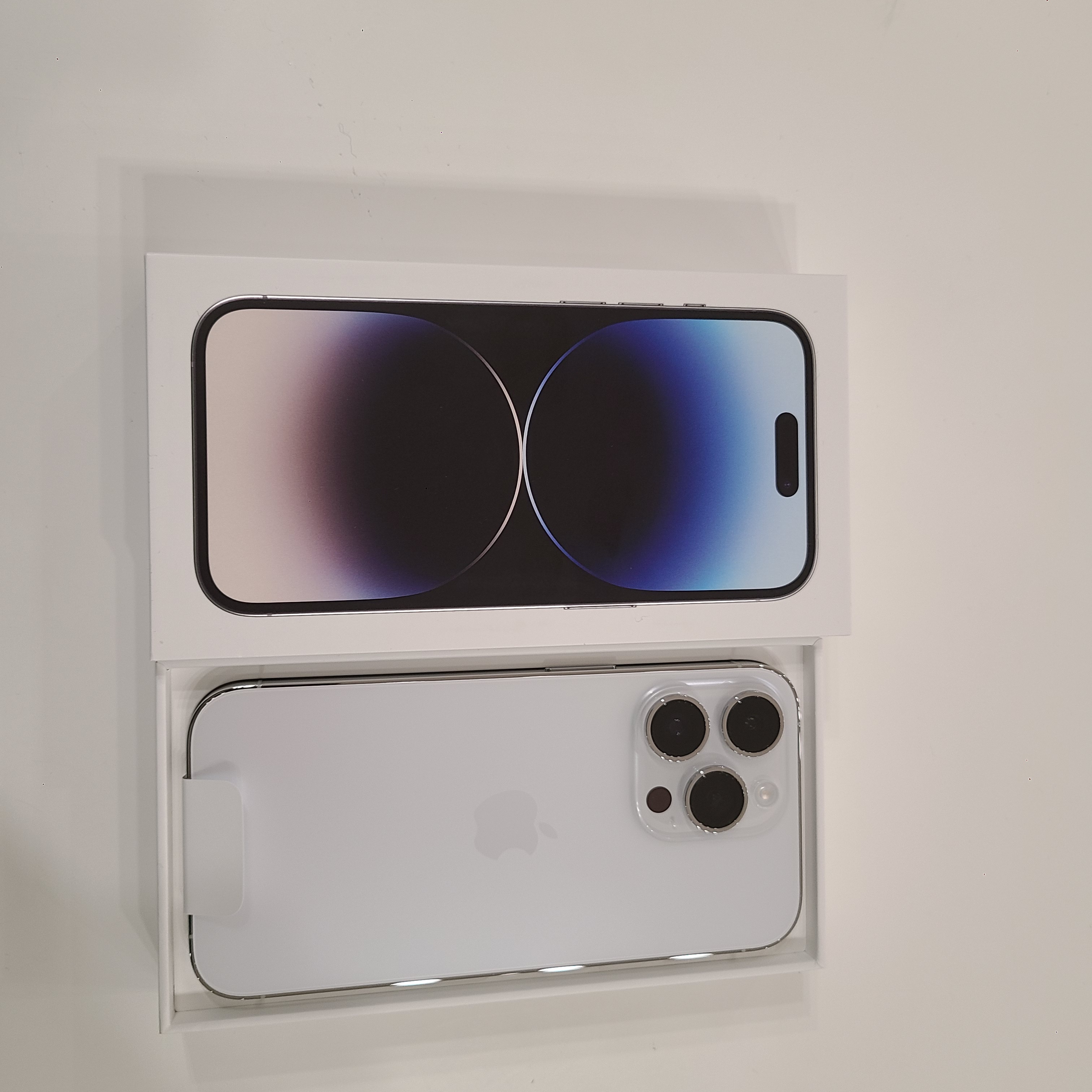 Apple iPhone 14 Pro 256GB Silver (Korean Ver.) 착용 스타일 - 1