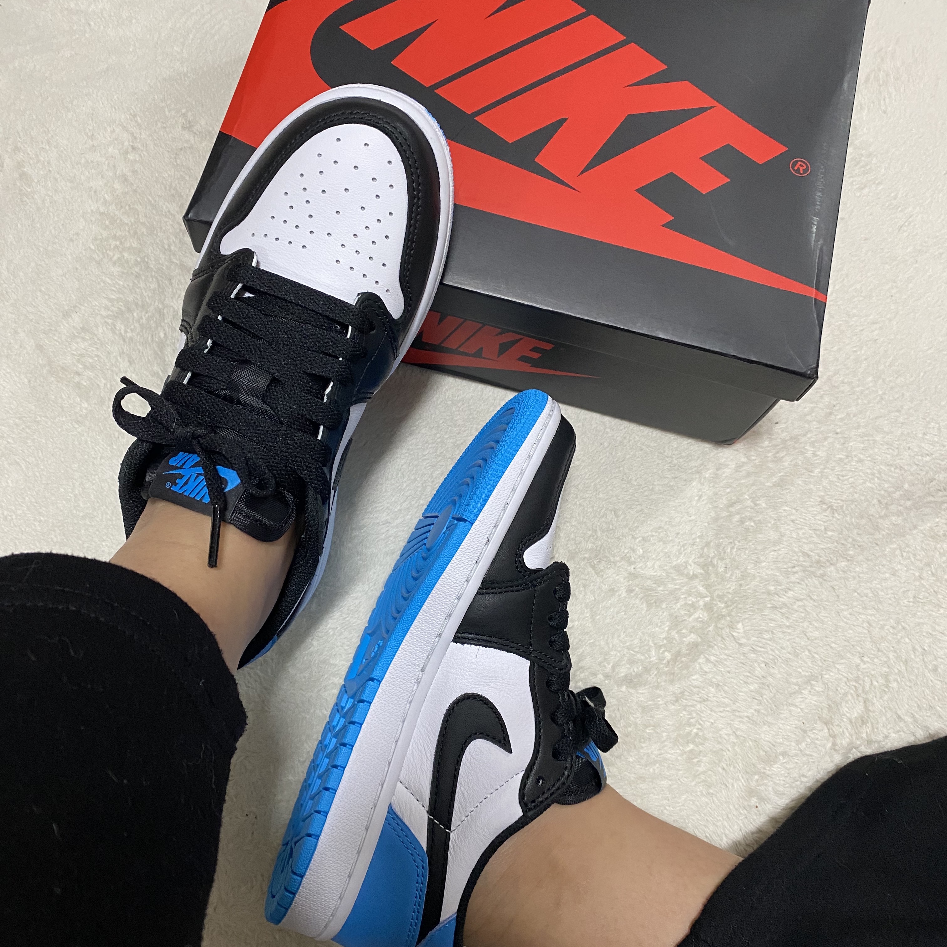 (W) Jordan 1 Retro Low OG Black and Dark Powder Blue 착용 스타일