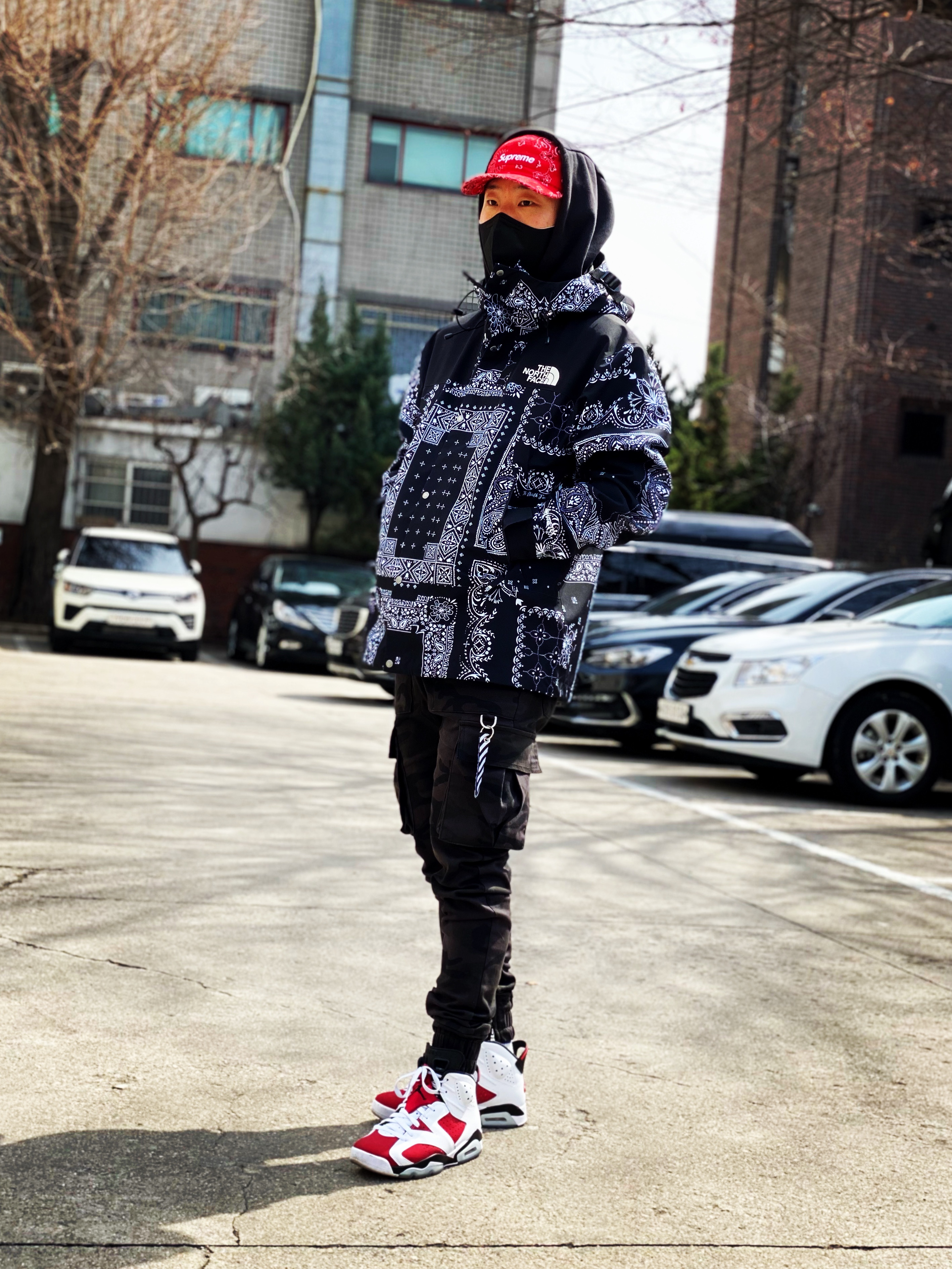 Jordan 6 Retro Carmine 2021, Supreme Bandana Camp Cap Black - 21SS 착용 스타일