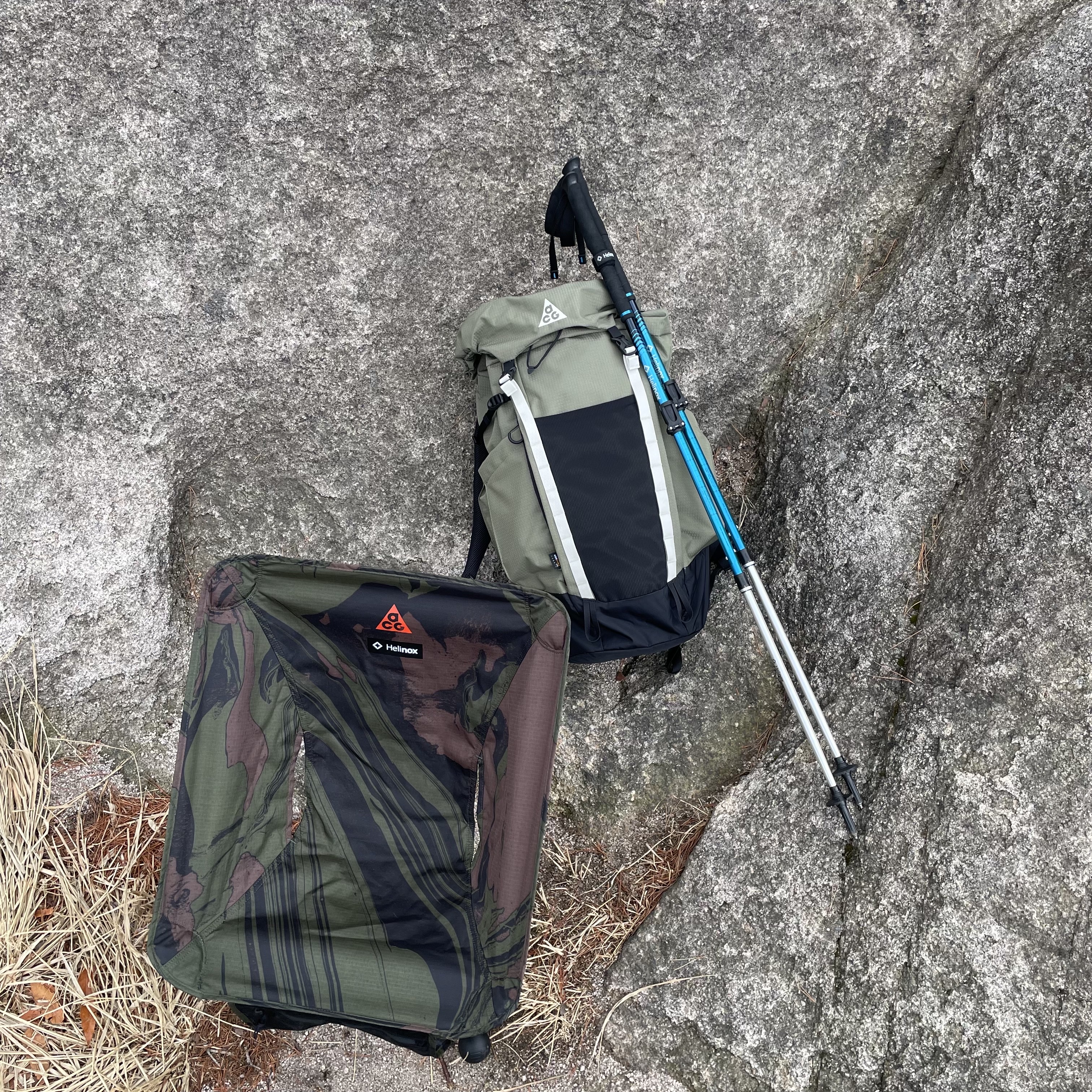 Helinox x ACG Chair Zero - 20FW (Red Label), Nike ACG 36 Backpack Medium Olive 착용 스타일