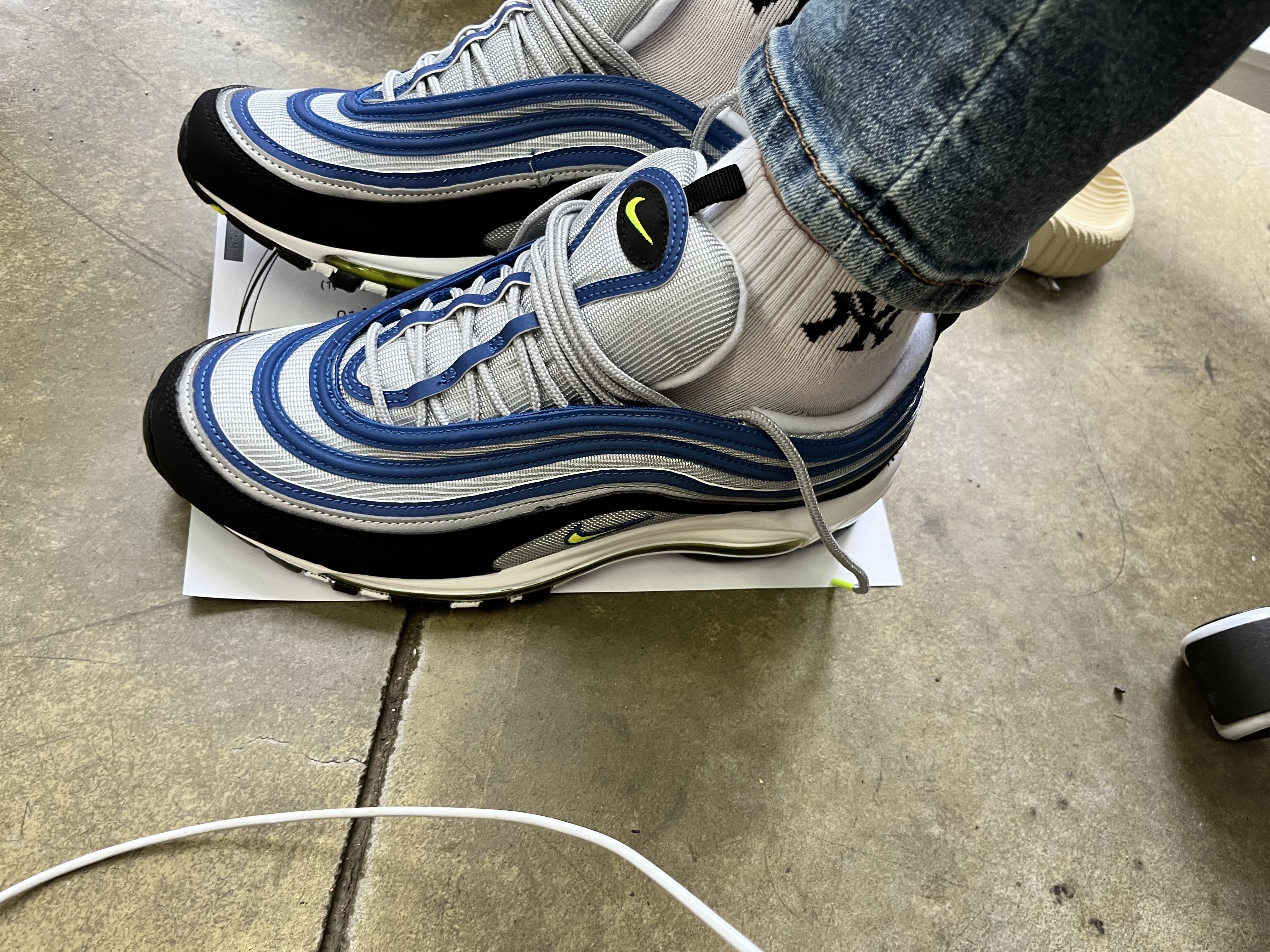 Nike Air Max 97 OG Atlantic Blue and Voltage Yellow 착용 스타일