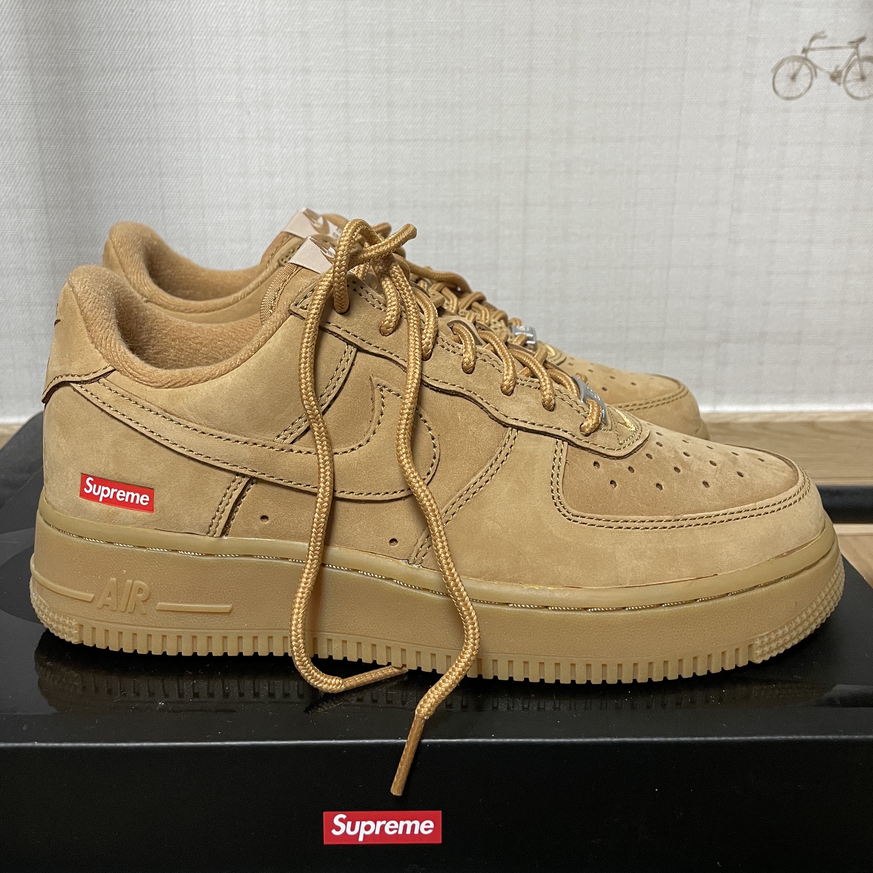 Nike x Supreme Air Force 1 Low Flax 착용 스타일