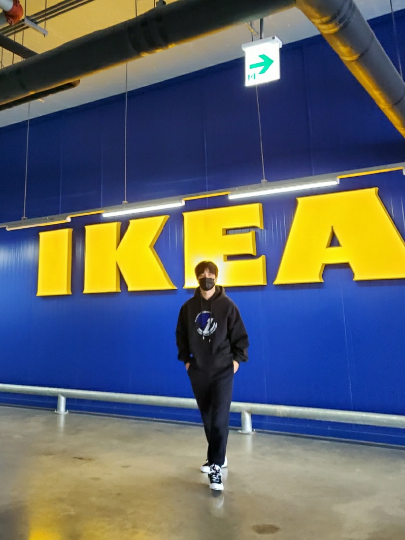 Zara x Ader Error Embroidery Hooded Sweatshirt Black 착용 스타일