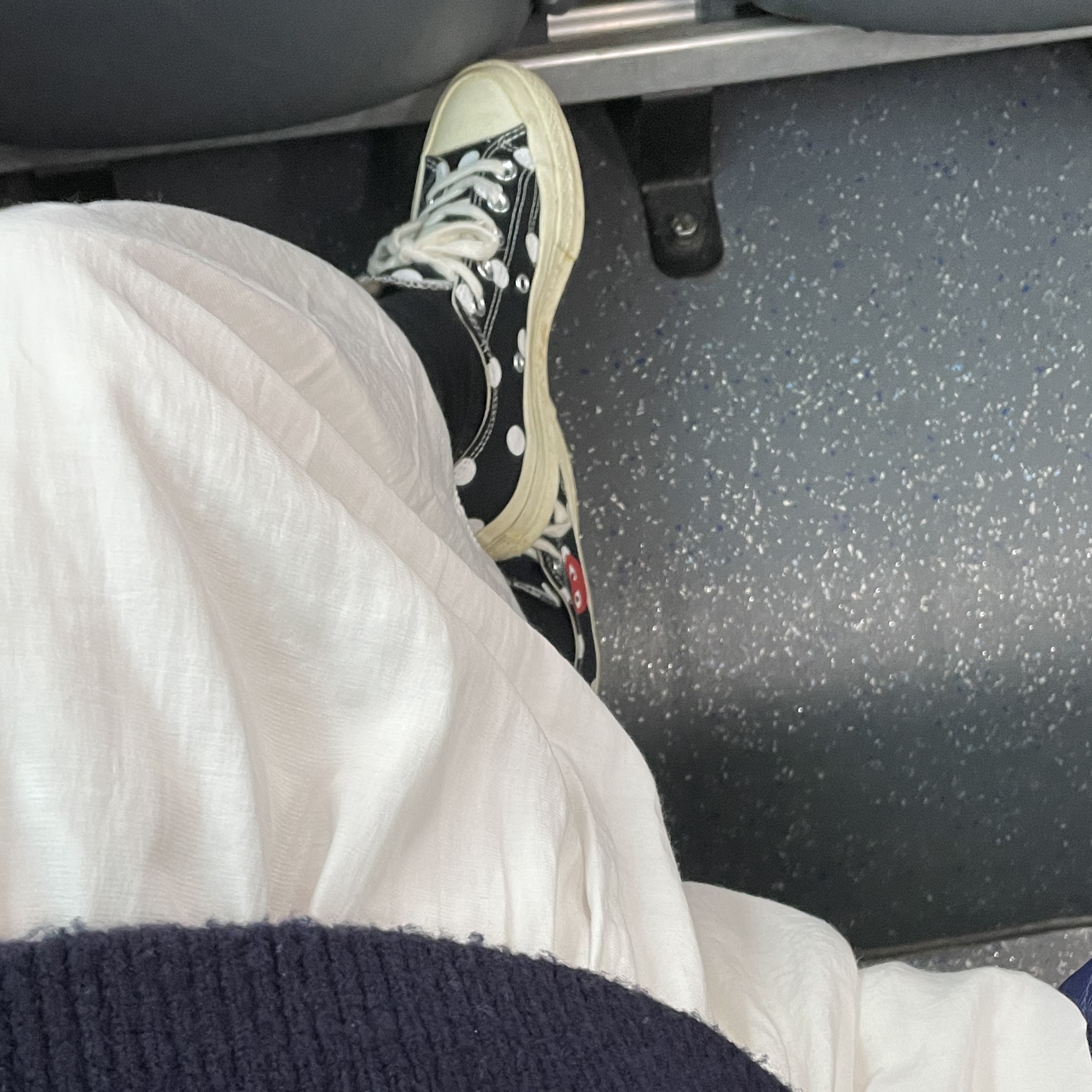 Converse x Play Comme des Garcons Chuck 70 Ox Polka Dot Black 착용 스타일 - 2