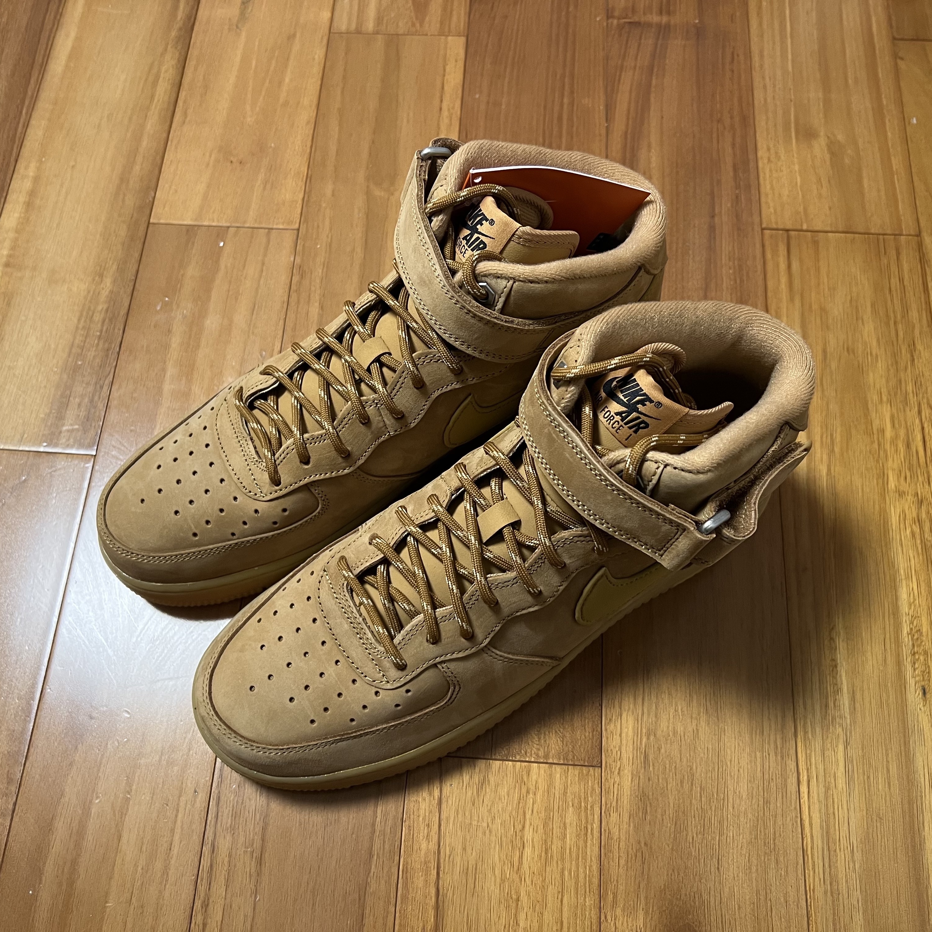 Nike Air Force 1 Mid '07 WB Flax 착용 스타일