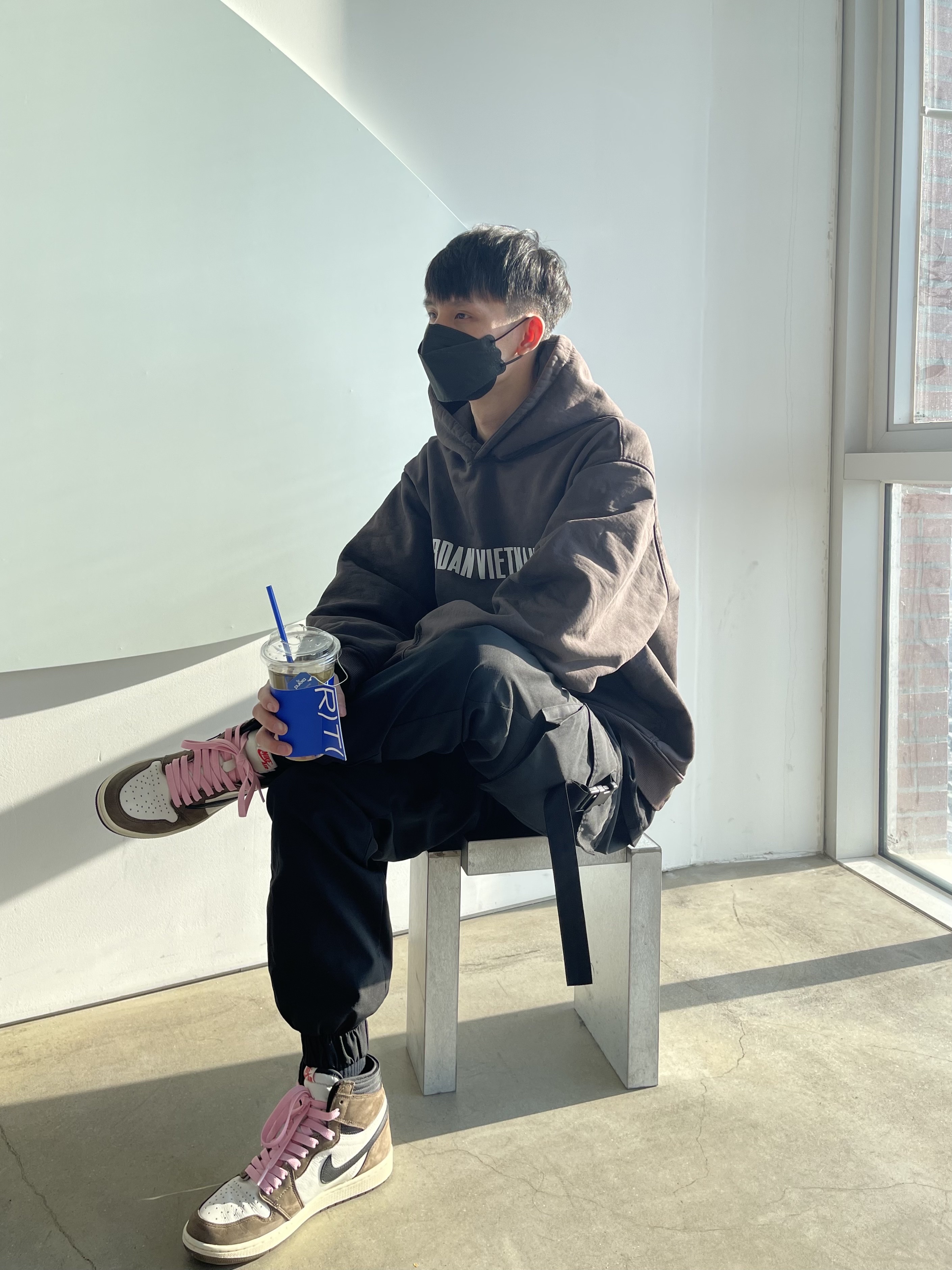 Jordan 1 x Travis Scott Retro High OG SP Mocha 착용 스타일