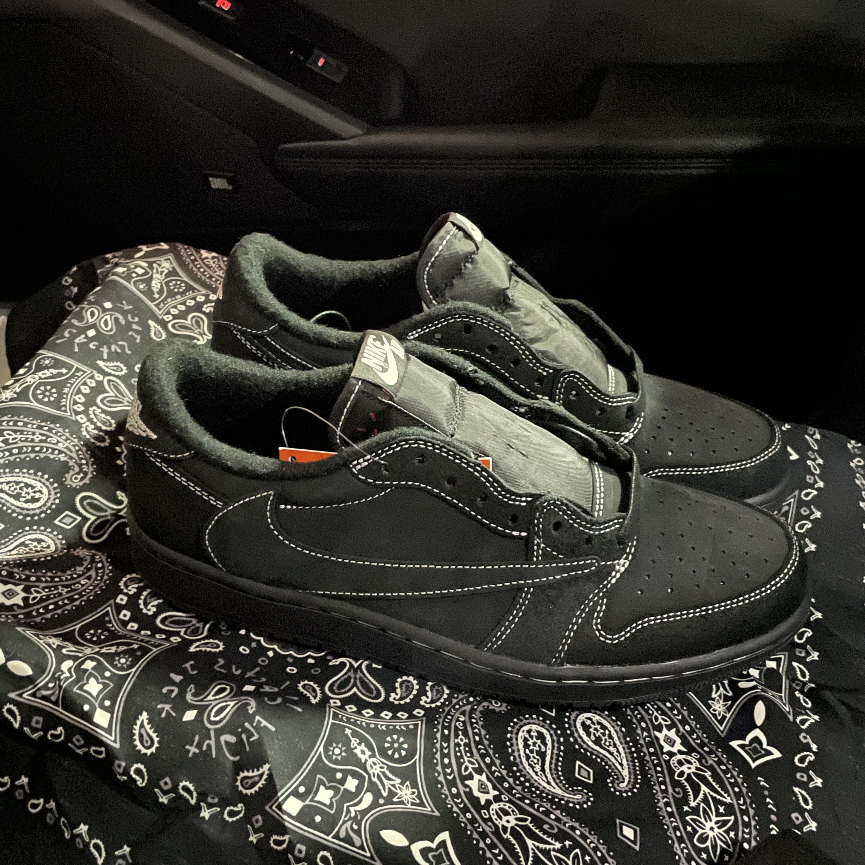 Jordan 1 x Travis Scott Retro Low OG SP Black Phantom 착용 스타일