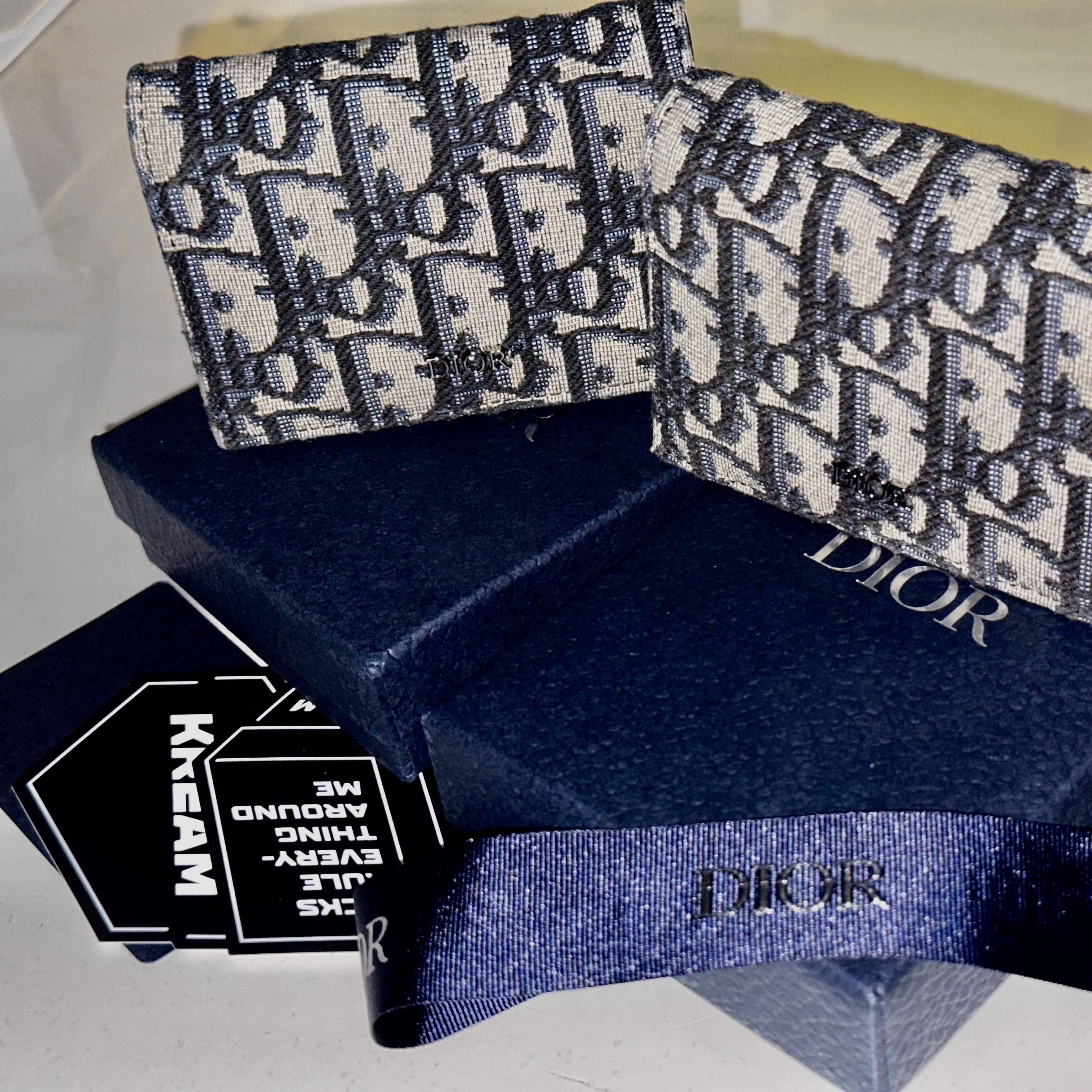 Dior Business Card Holder Beige & Black Dior Oblique Jacquard 착용 스타일