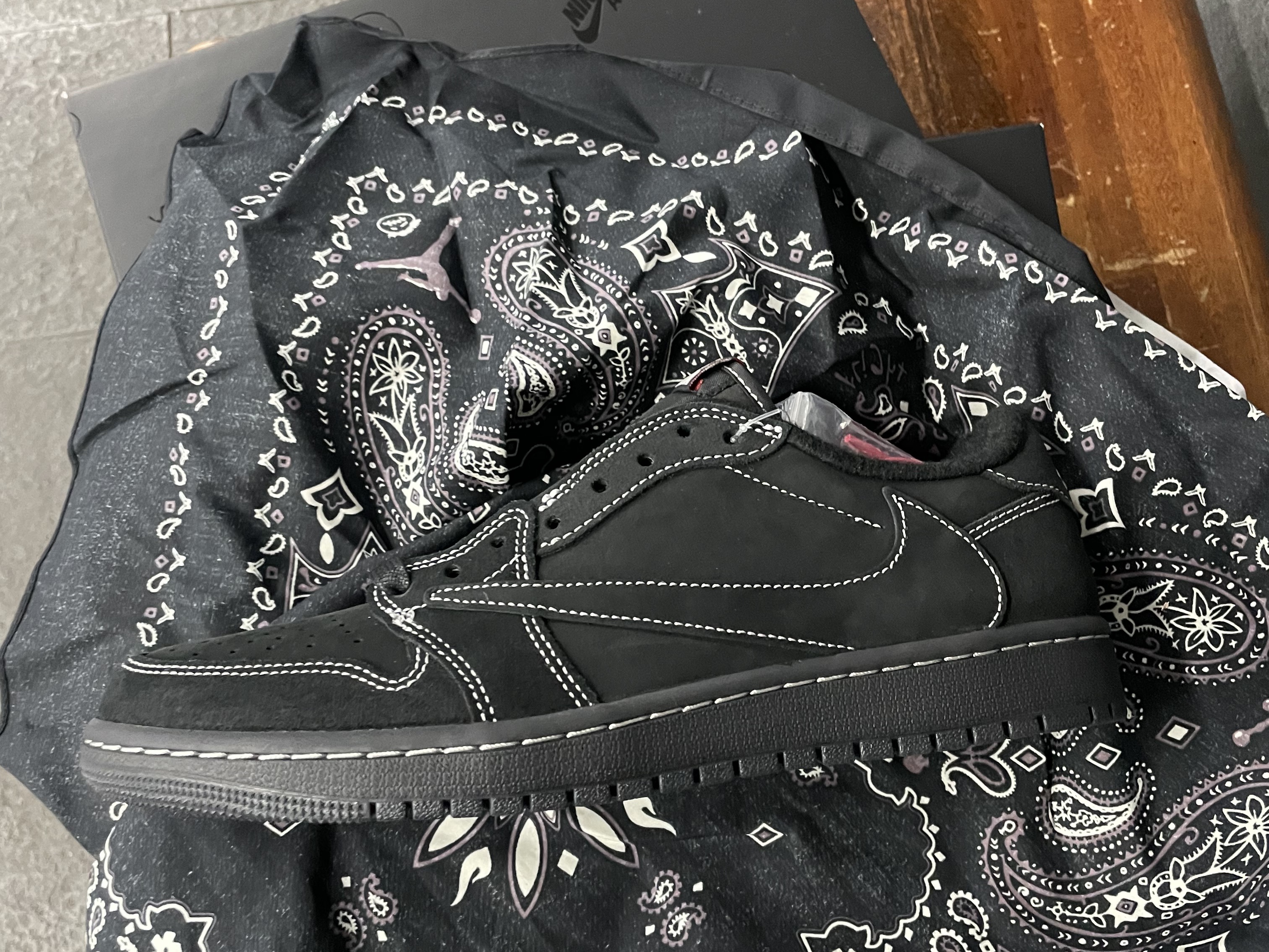 Jordan 1 x Travis Scott Retro Low OG SP Black Phantom 착용 스타일 - 1