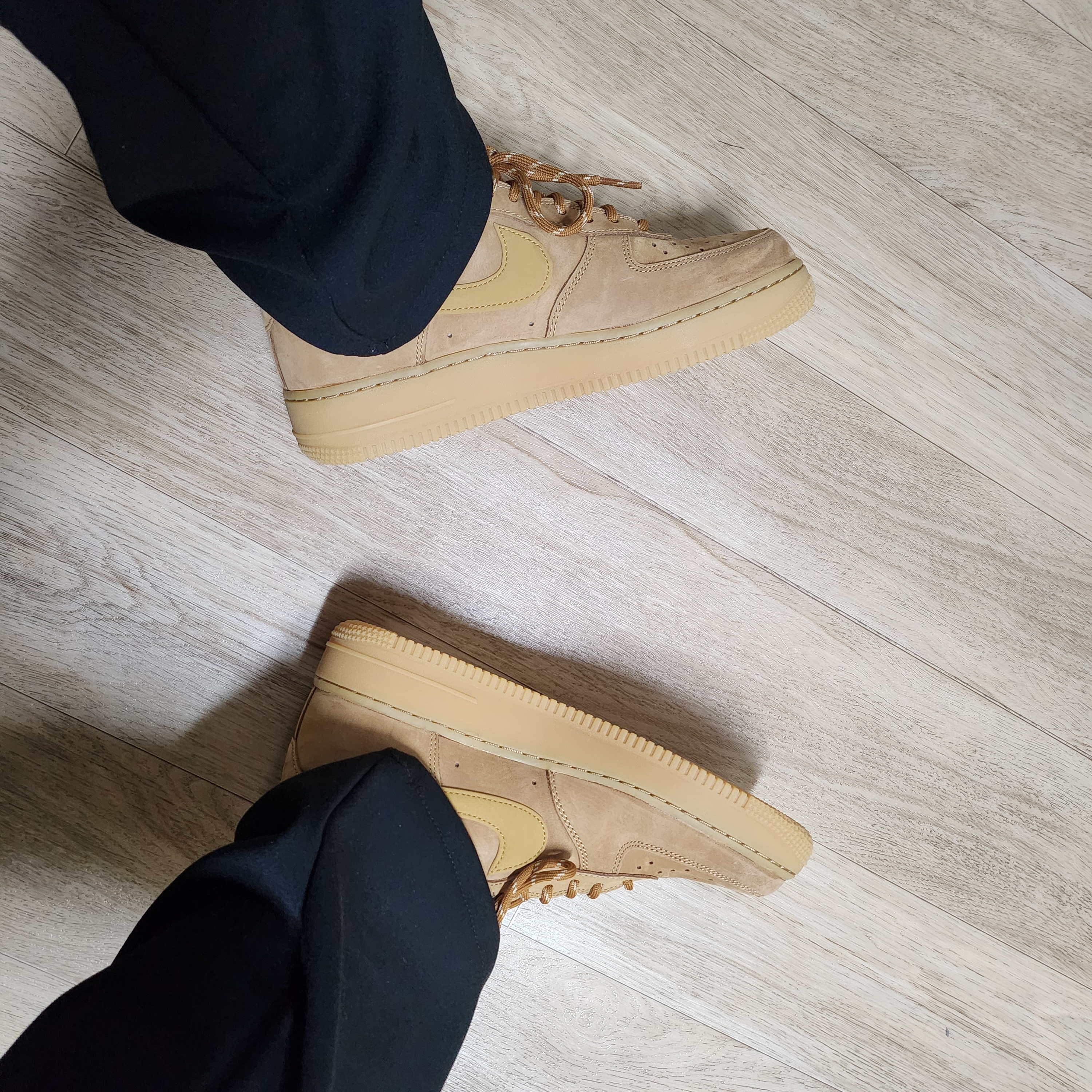 Nike Air Force 1 '07 WB Flax, (GS) Nike Air Force 1 LV8 3 Wheat 착용 스타일 - 1