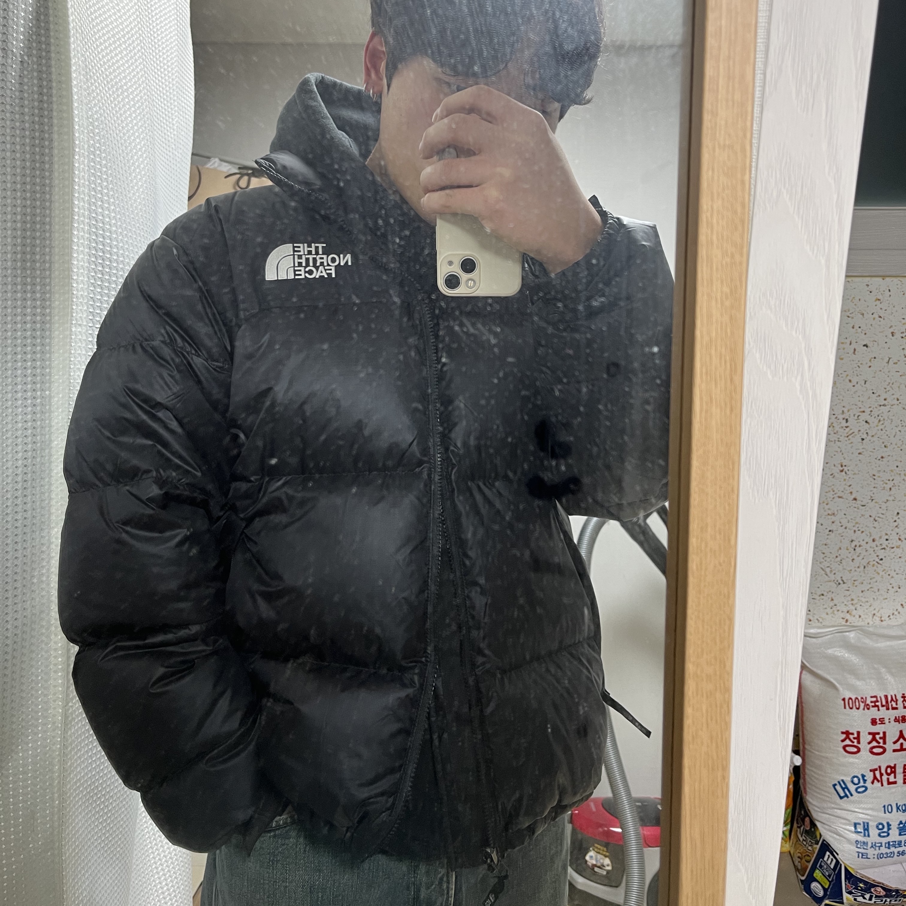 The North Face 1996 Eco Nuptse Jacket Black 착용 스타일