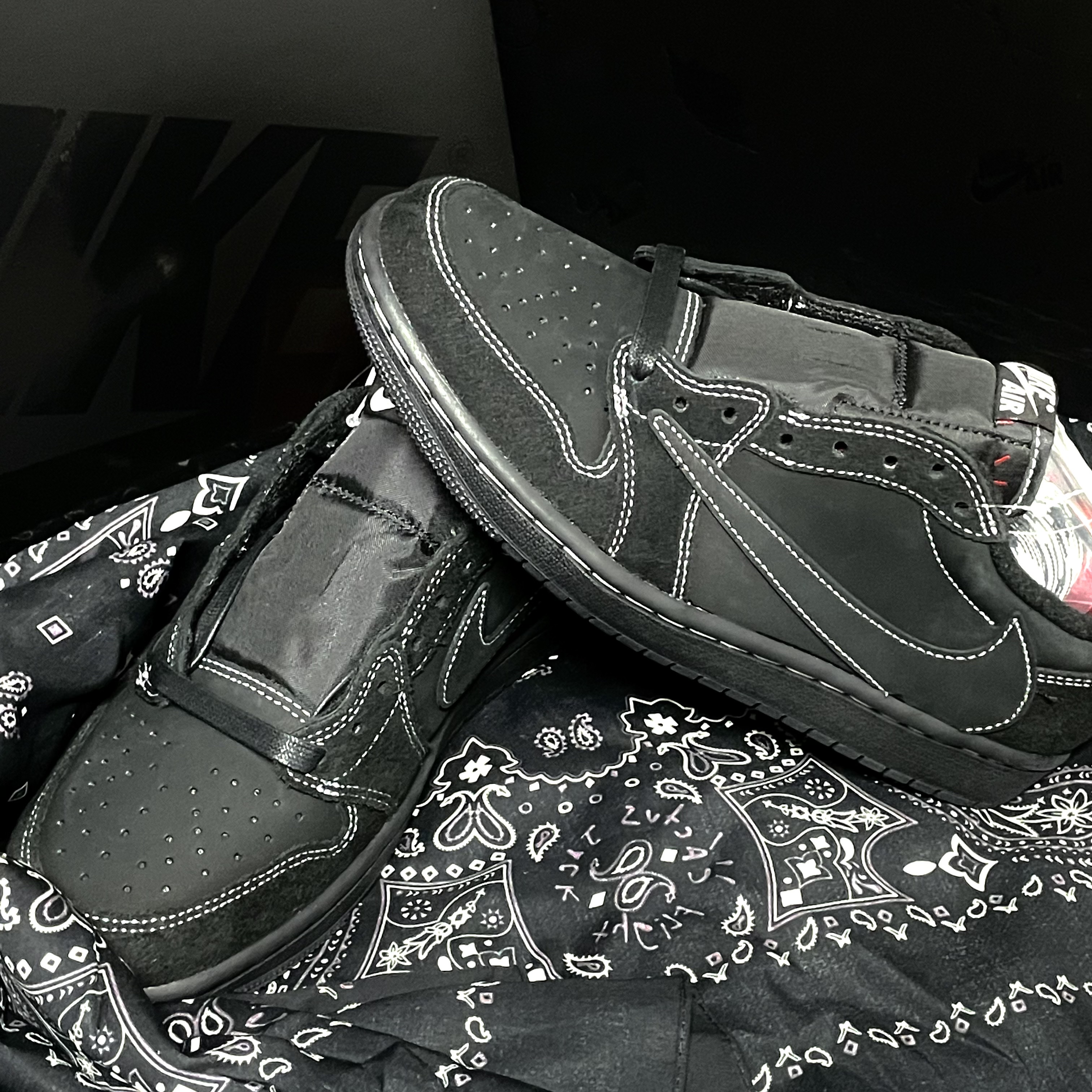 Jordan 1 x Travis Scott Retro Low OG SP Black Phantom 착용 스타일