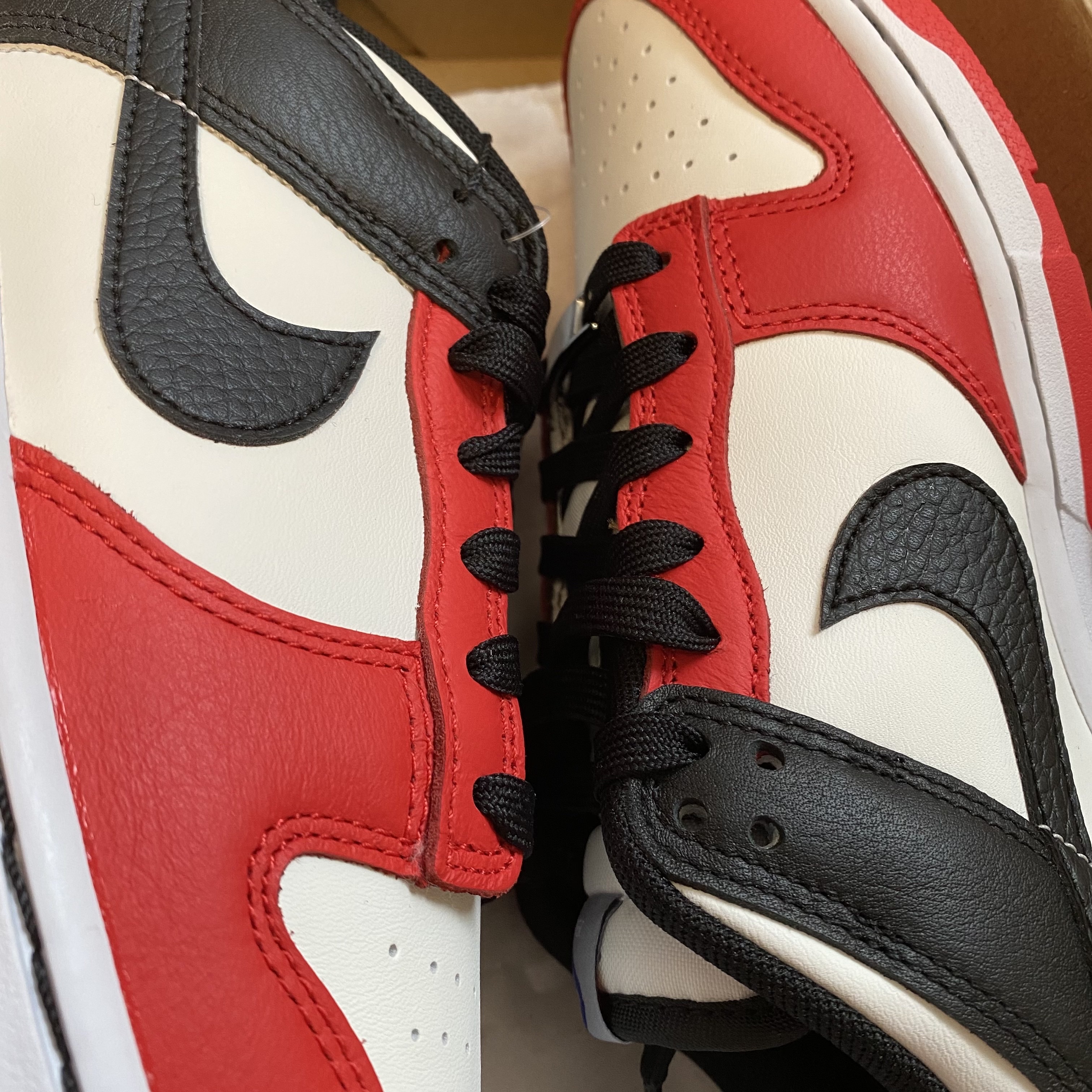 Nike x NBA Dunk Low Retro EMB Black and Chile Red 착용 스타일