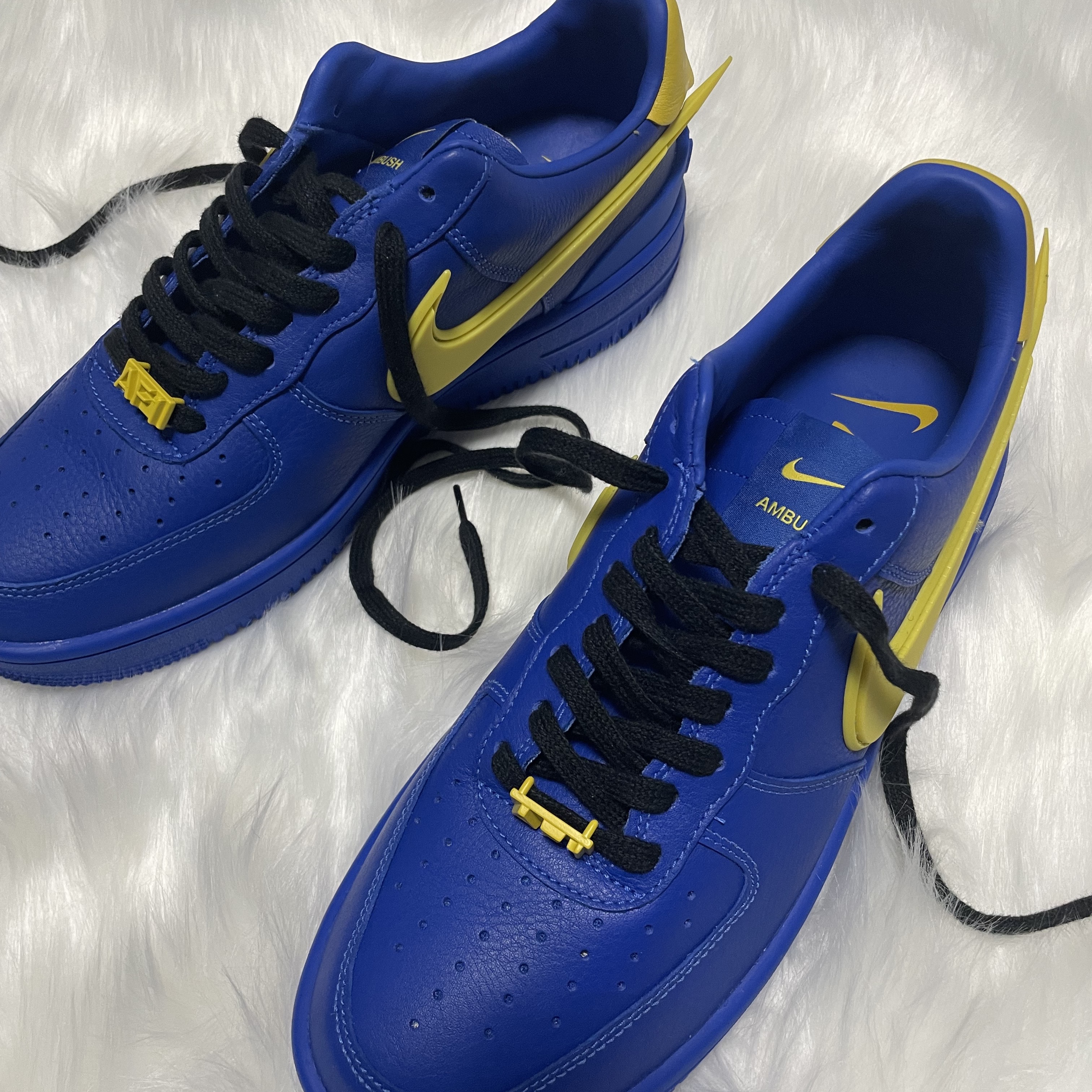 Nike x Ambush Air Force 1 Low SP Game Royal and Vivid Sulfur 착용 스타일