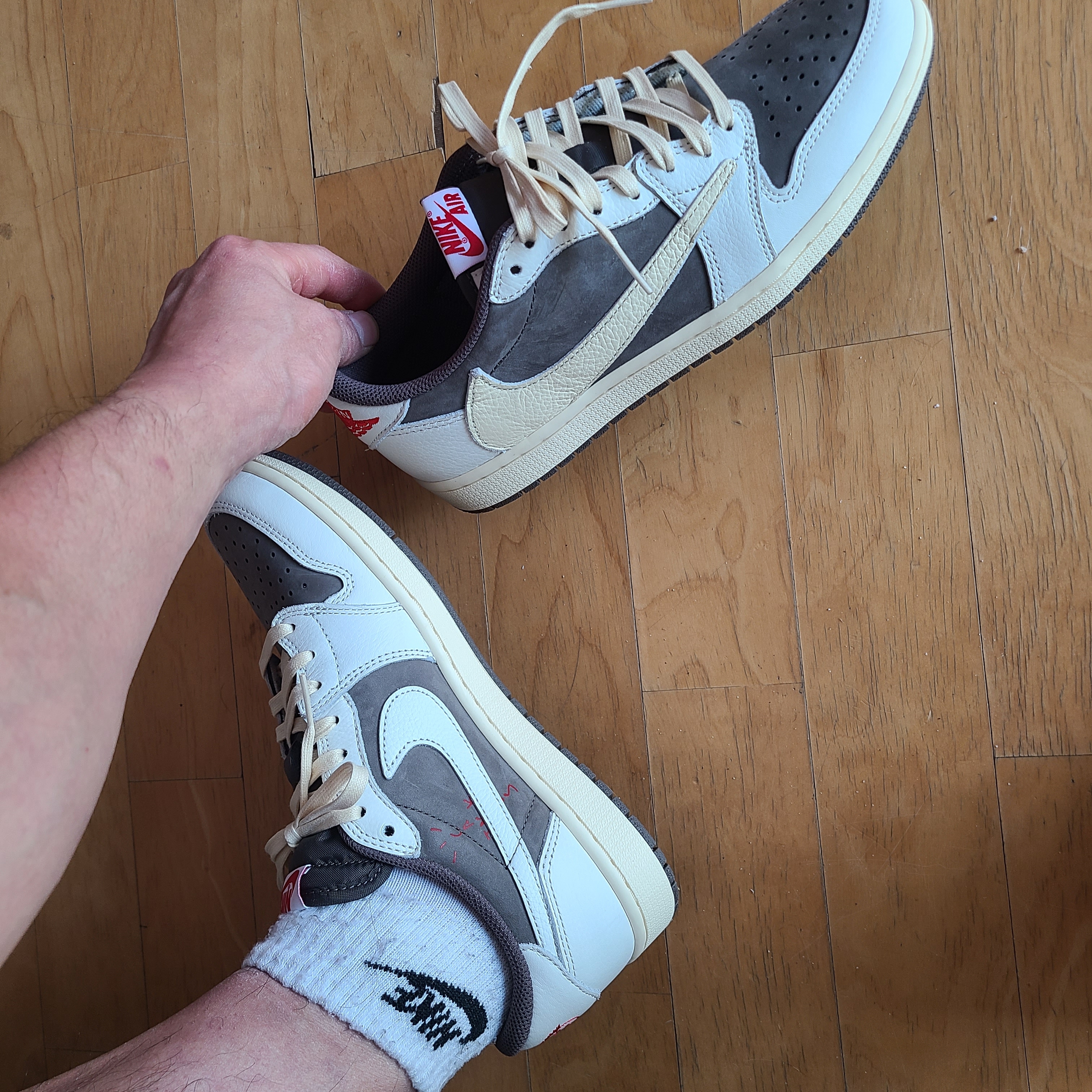 Jordan 1 x Travis Scott Retro Low OG SP Sail and Ridgerock, Stone Island 10523 Garment Dyed Crinkle Reps Overshirt Black - 21FW 착용 스타일 - 2