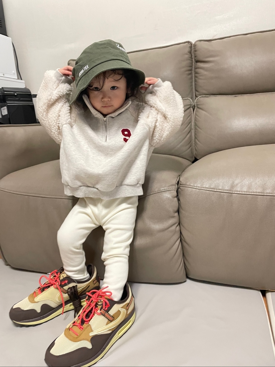 Nike x Travis Scott Air Max 1 Cact.us Brown 착용 스타일