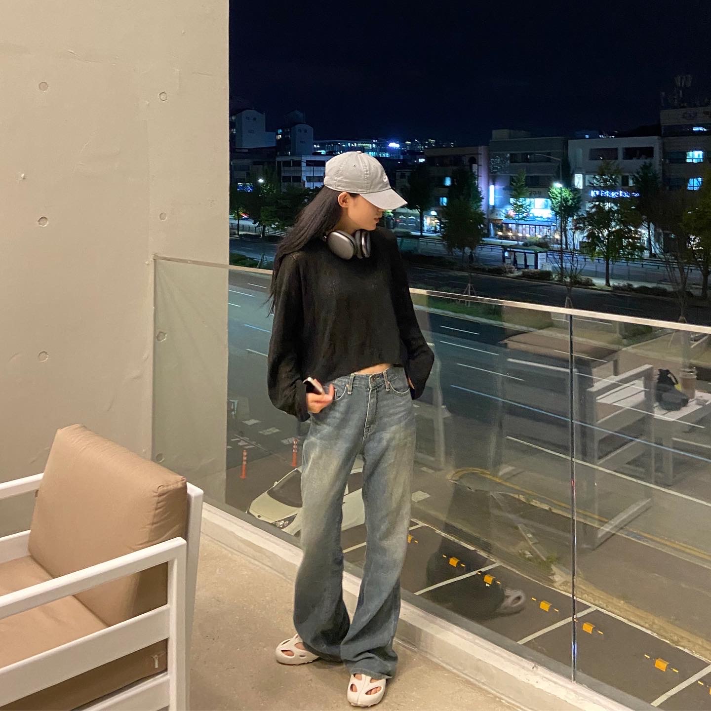 (W) Keen Shanti White Black, Apple AirPods Max Lightning Space Gray (Korean Ver.) 착용 스타일 - 2