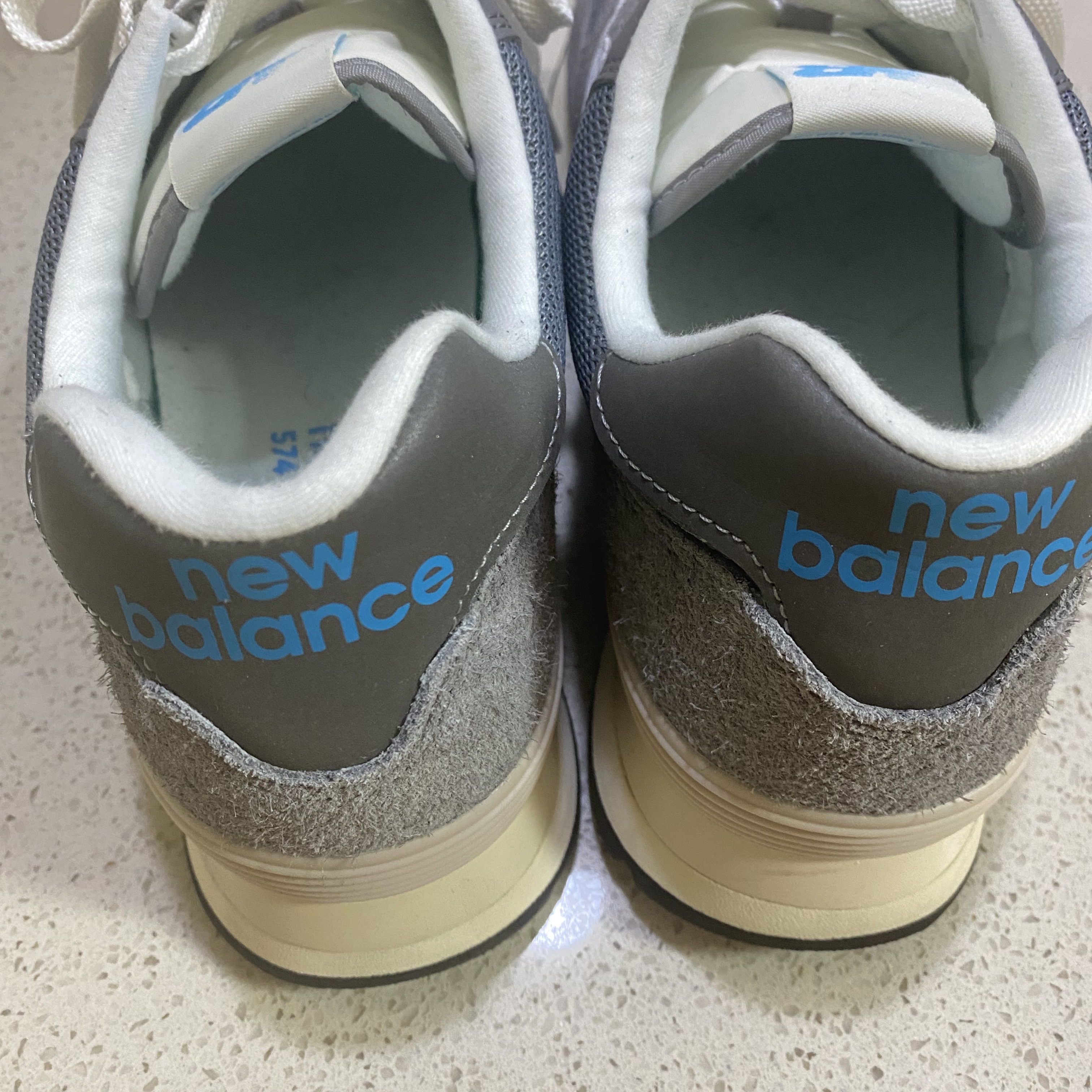 New Balance 574 Heritage Gray 착용 스타일 - 4