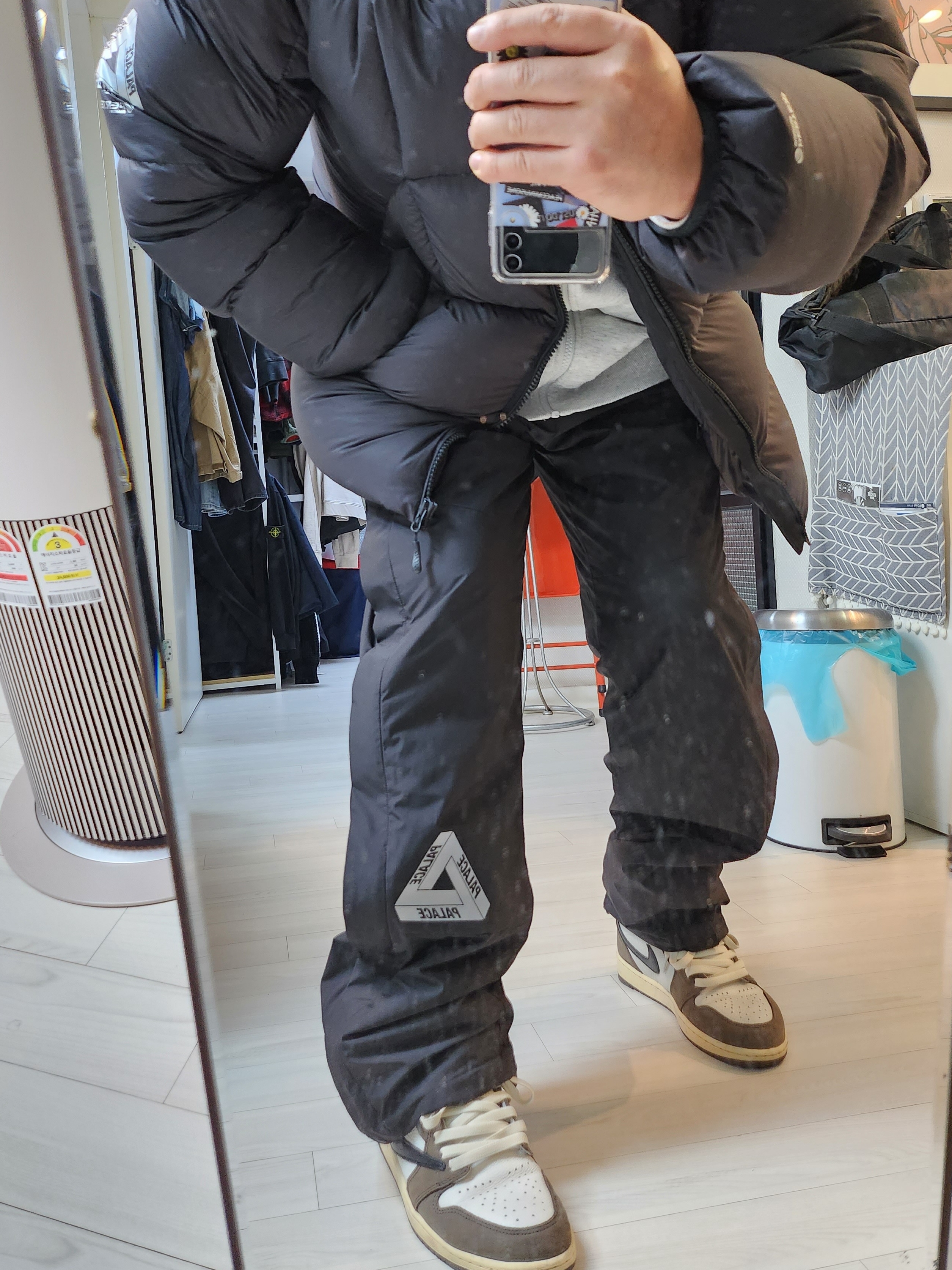 Palace Pertex Frost Balaclava Puffa Black - 22FW, Palace Gore-Tex Infinium Loft Jogger Black - 22FW 착용 스타일 - 2