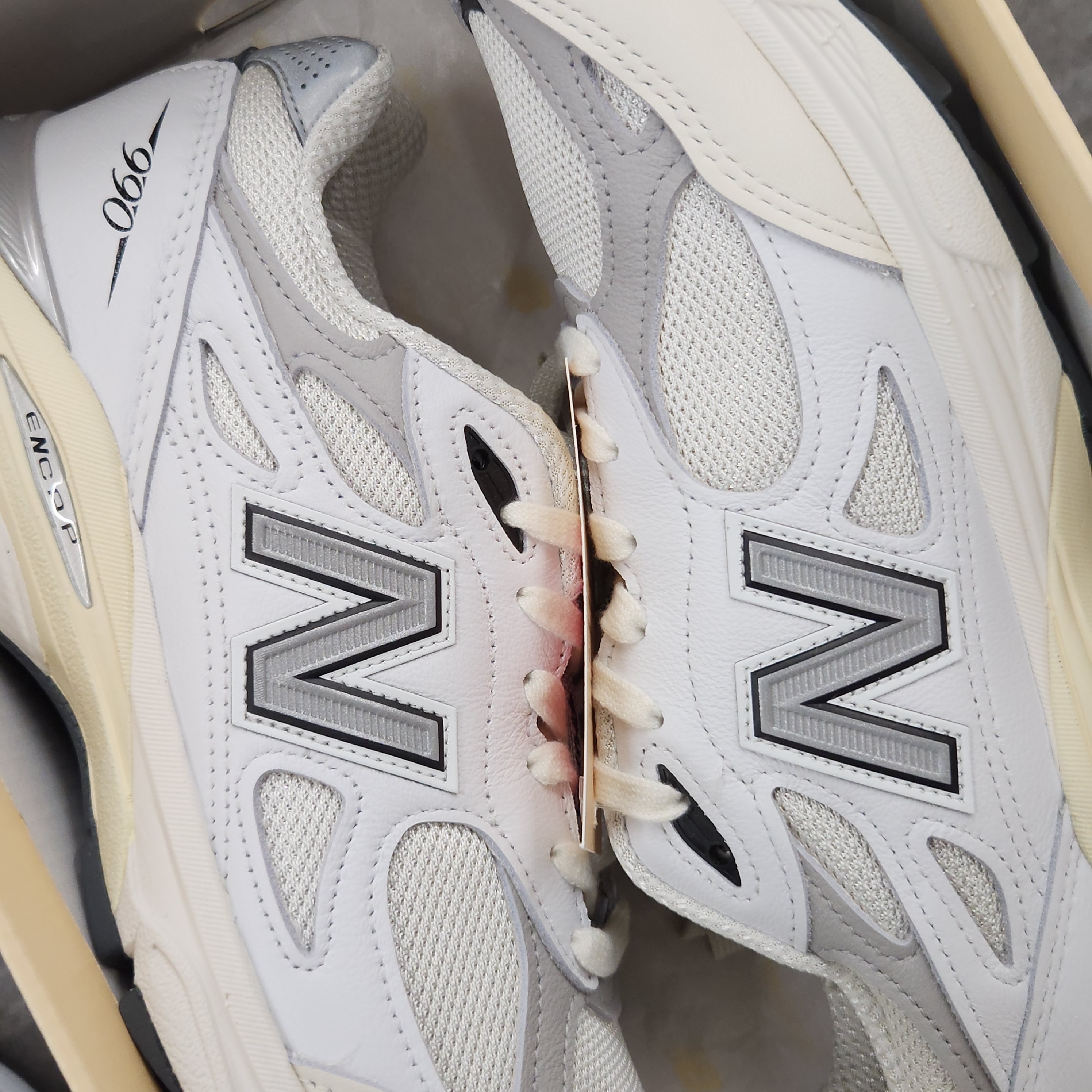 New Balance 990v3 Made in USA Sea Salt 착용 스타일